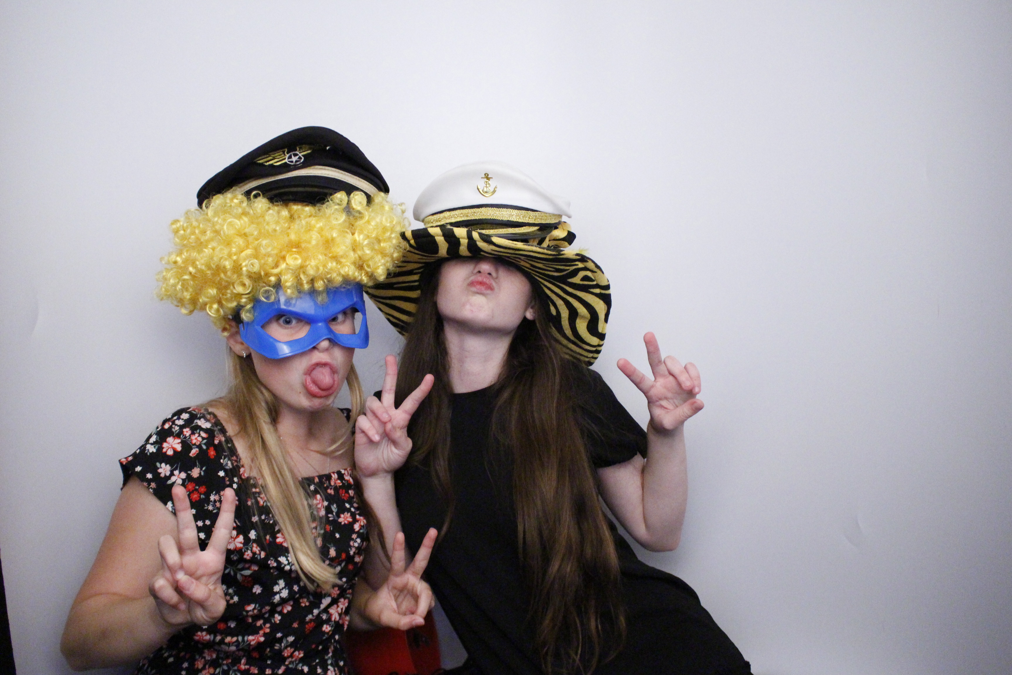 Sarah and Darren's Party | View more photos from the event at gallery.myphotoboothexperience.co.uk/u/MyPhotoBoothExperienceLtd/Sarah-and-Darrens-Party