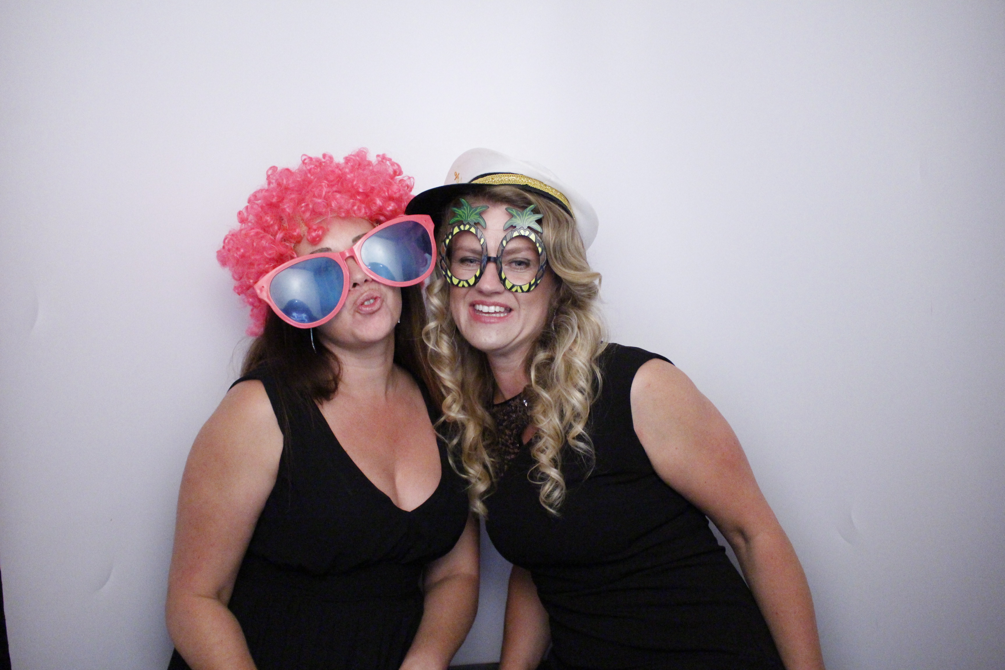 Sarah and Darren's Party | View more photos from the event at gallery.myphotoboothexperience.co.uk/u/MyPhotoBoothExperienceLtd/Sarah-and-Darrens-Party