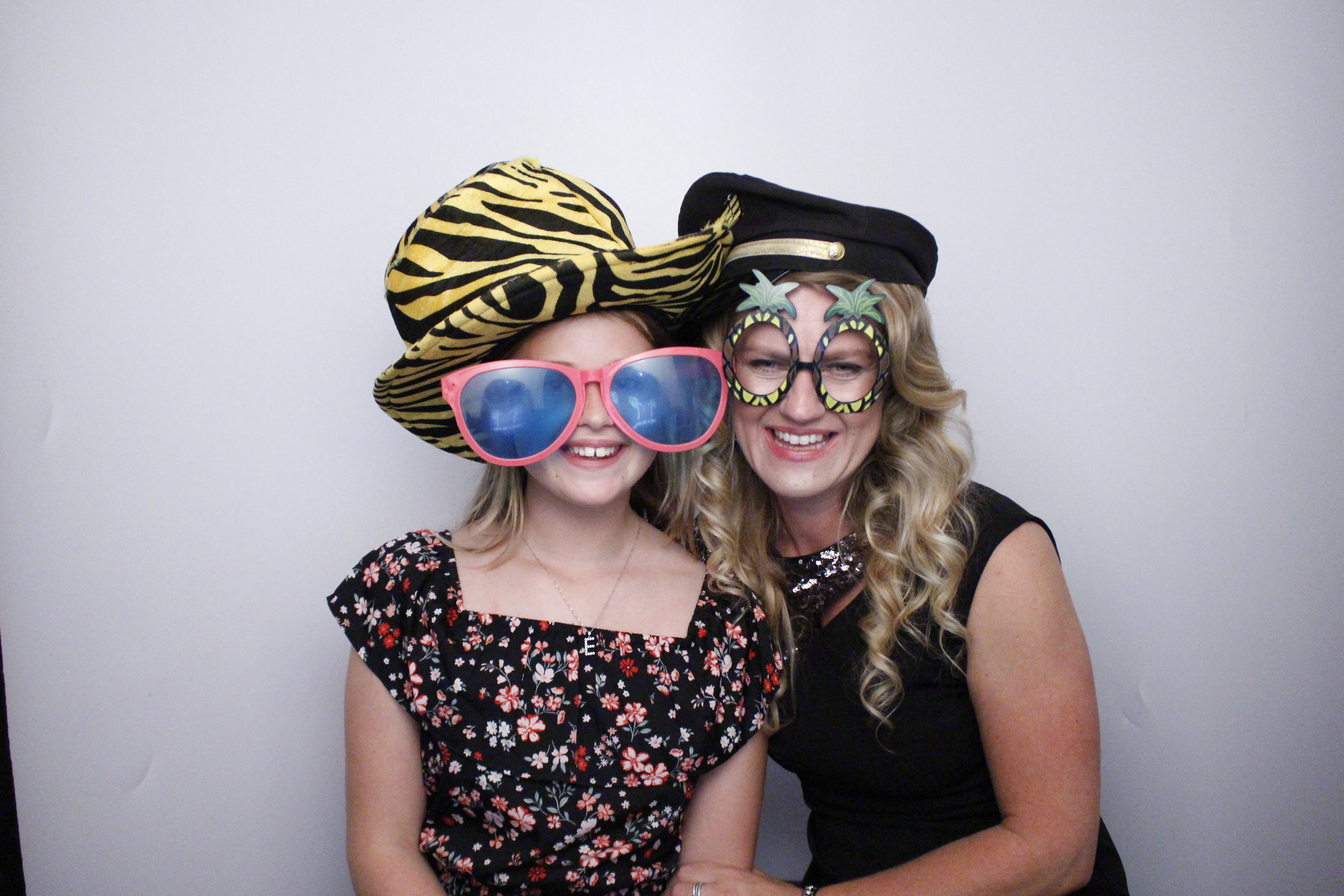 Sarah and Darren's Party | View more photos from the event at gallery.myphotoboothexperience.co.uk/u/MyPhotoBoothExperienceLtd/Sarah-and-Darrens-Party