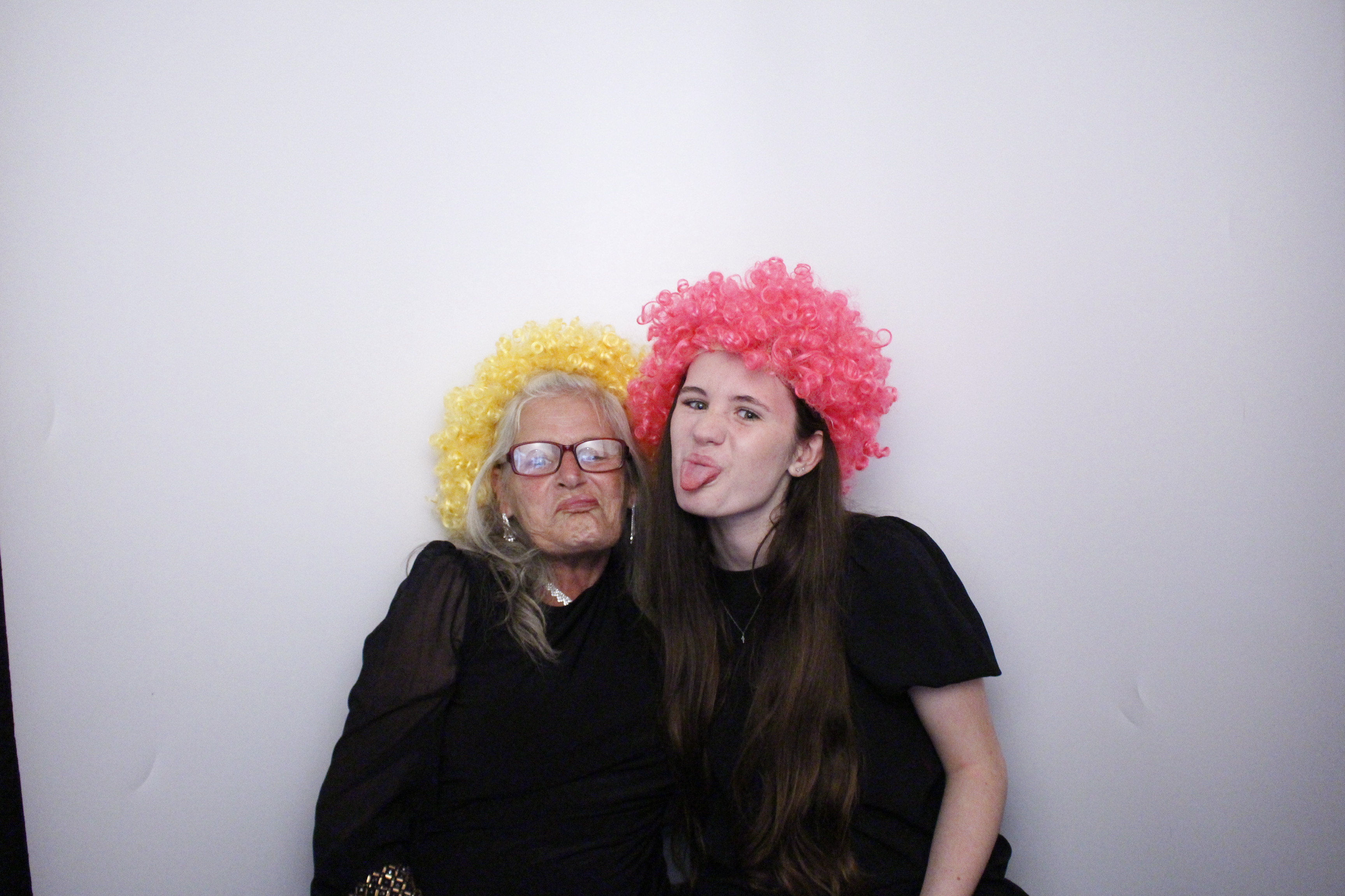 Sarah and Darren's Party | View more photos from the event at gallery.myphotoboothexperience.co.uk/u/MyPhotoBoothExperienceLtd/Sarah-and-Darrens-Party