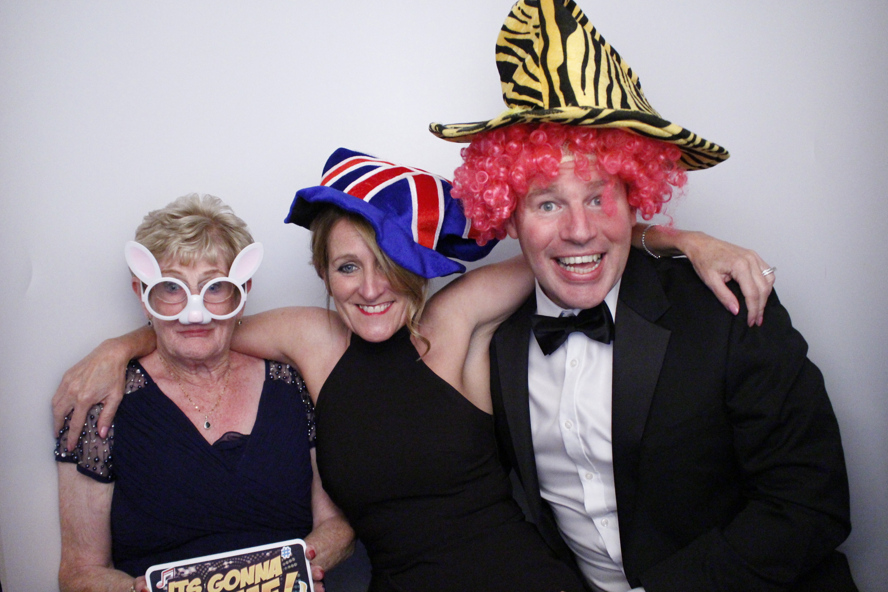 Sarah and Darren's Party | View more photos from the event at gallery.myphotoboothexperience.co.uk/u/MyPhotoBoothExperienceLtd/Sarah-and-Darrens-Party