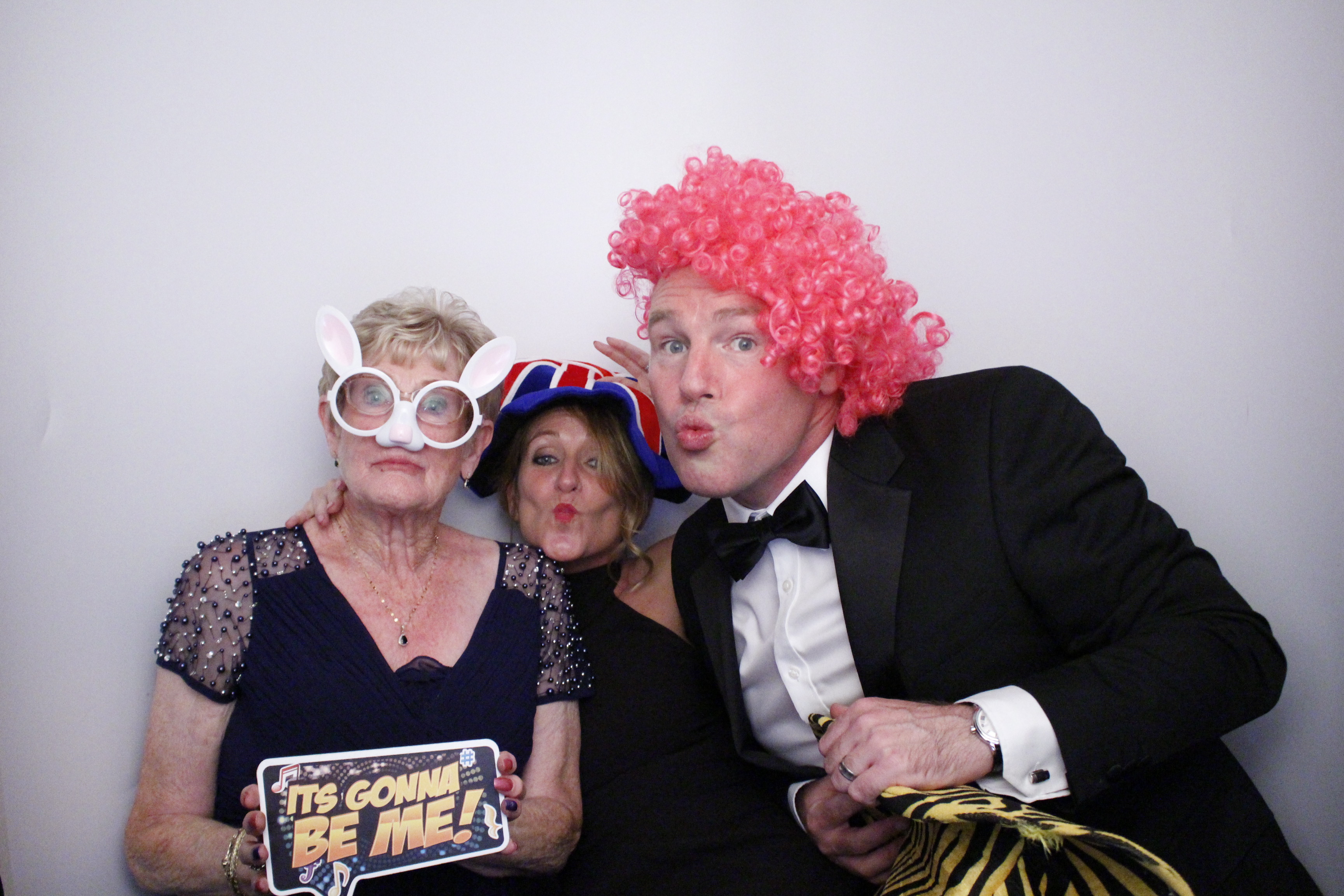 Sarah and Darren's Party | View more photos from the event at gallery.myphotoboothexperience.co.uk/u/MyPhotoBoothExperienceLtd/Sarah-and-Darrens-Party