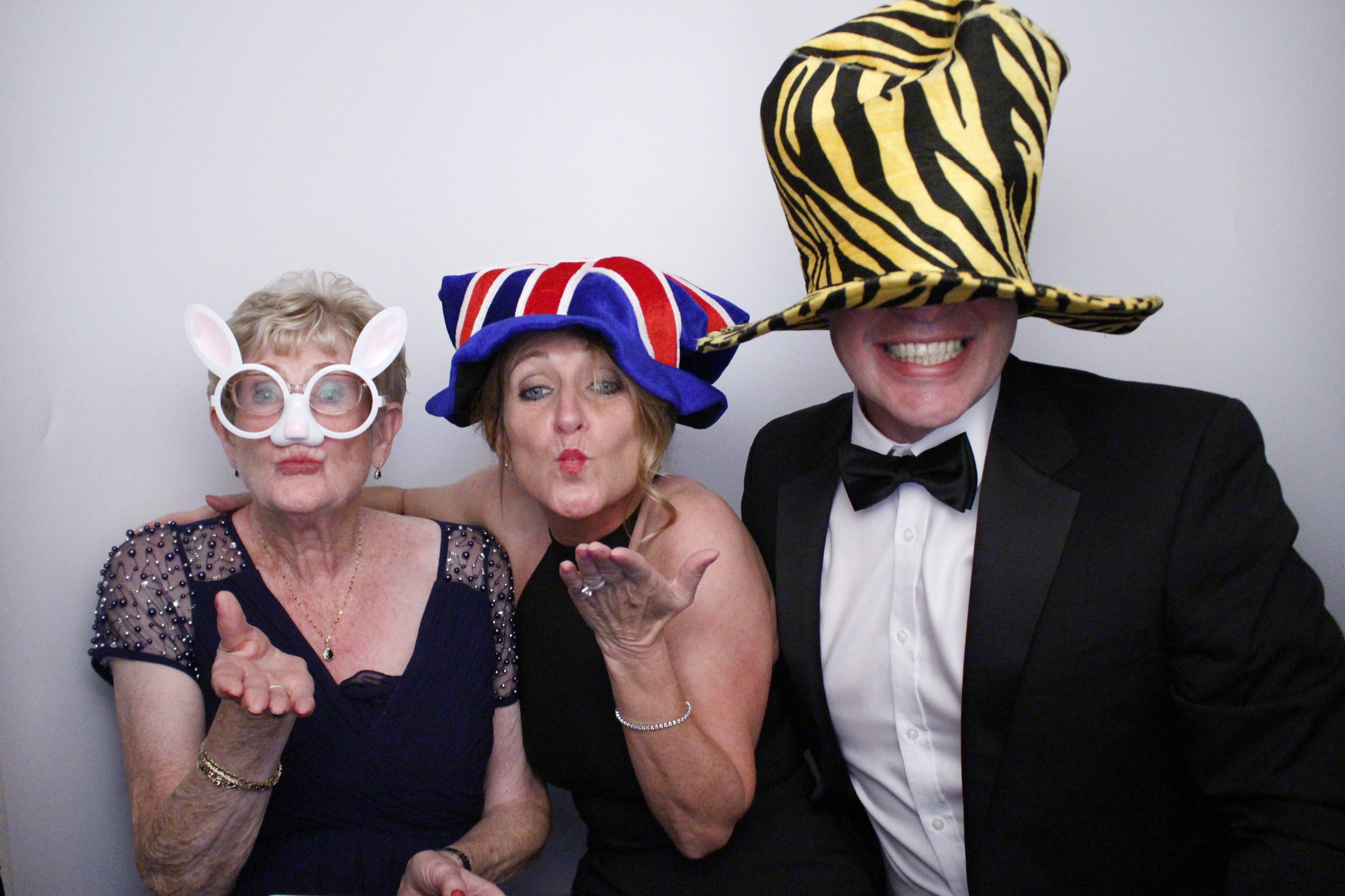 Sarah and Darren's Party | View more photos from the event at gallery.myphotoboothexperience.co.uk/u/MyPhotoBoothExperienceLtd/Sarah-and-Darrens-Party