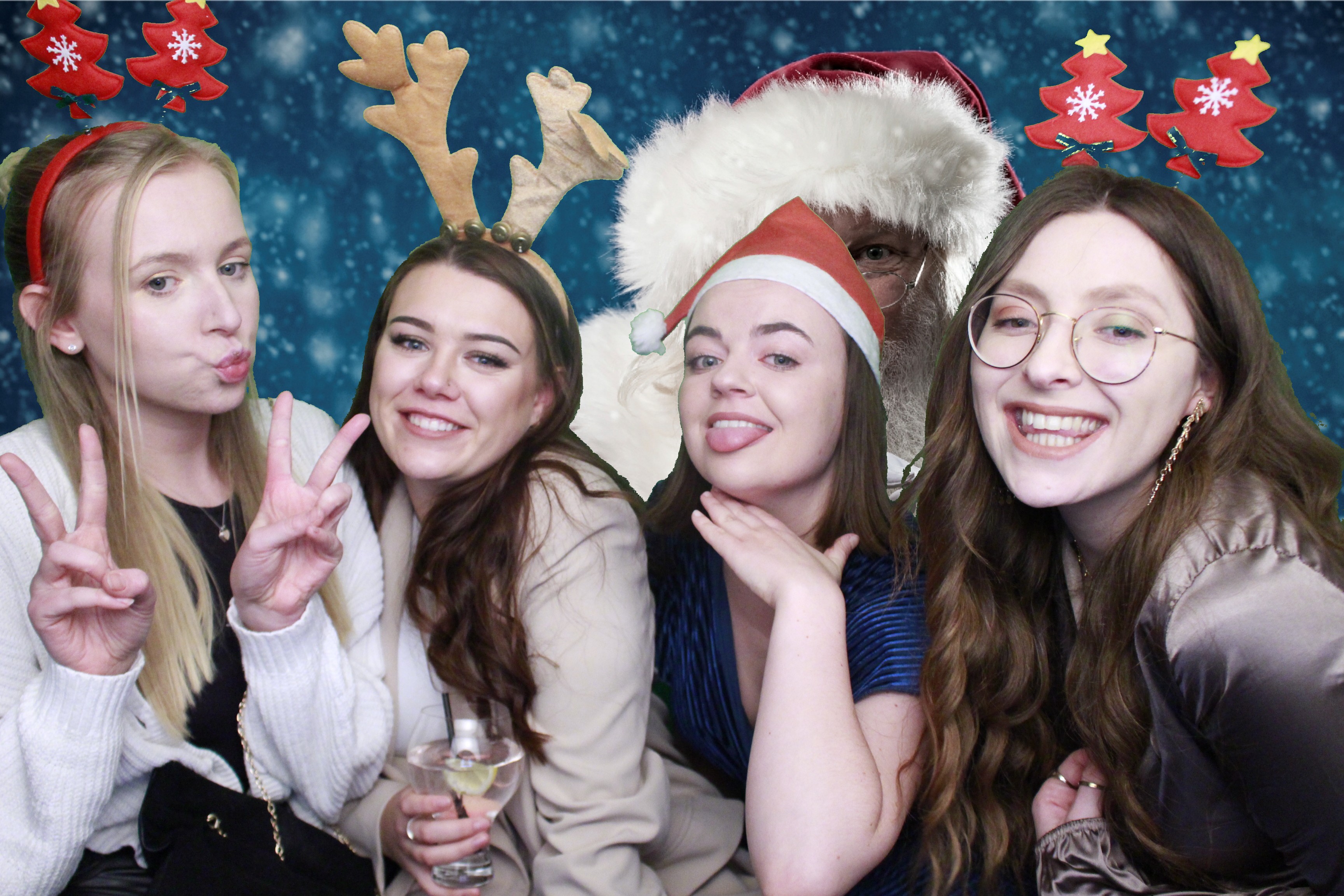 Waitrose Christams Party 2021 | View more photos from the event at gallery.myphotoboothexperience.co.uk/u/MyPhotoBoothExperienceLtd/Waitrose-Christams-Party-2021