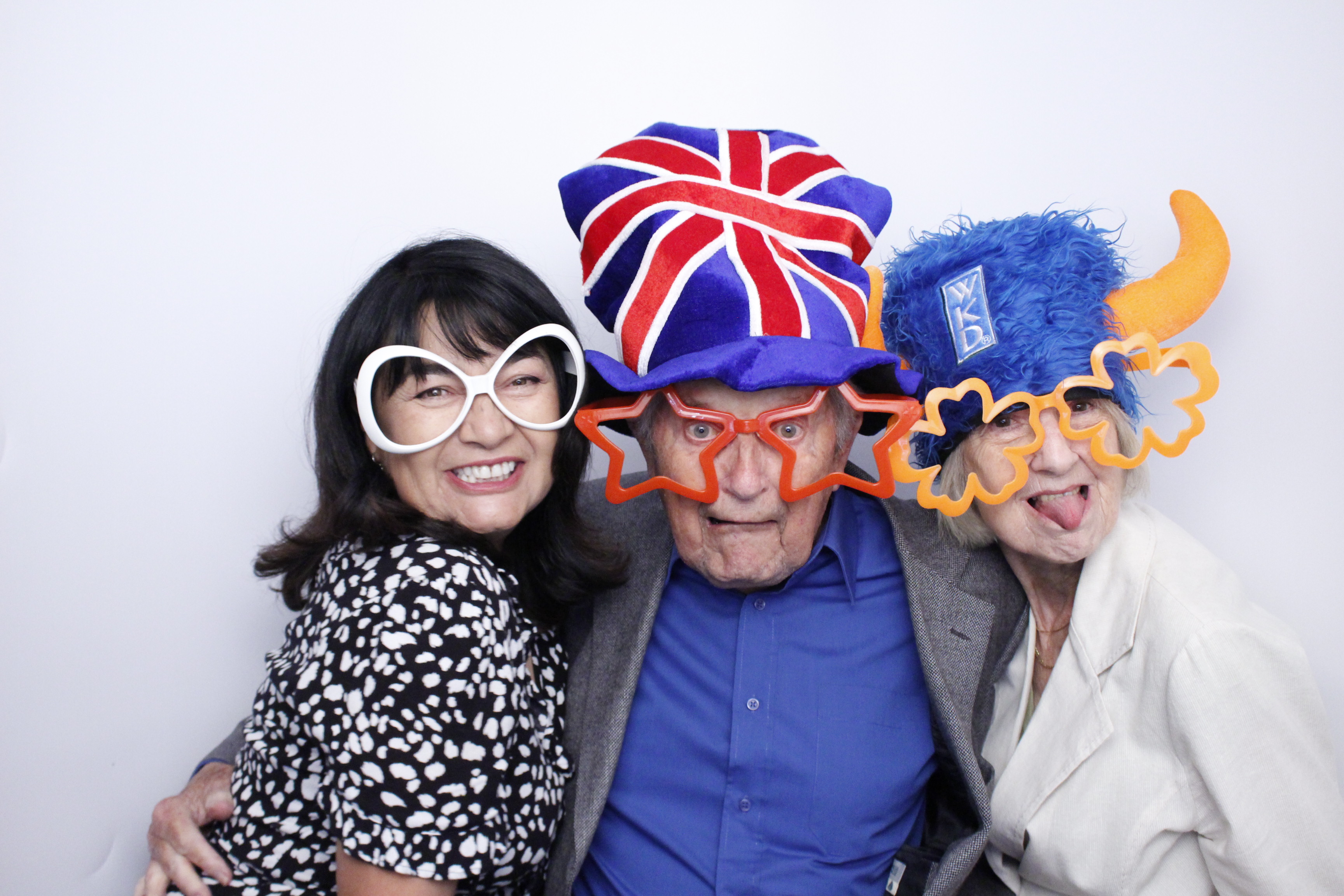 Wendy's 60th Birthday | View more photos from the event at gallery.myphotoboothexperience.co.uk/u/MyPhotoBoothExperienceLtd/Wendys-60th-Birthday