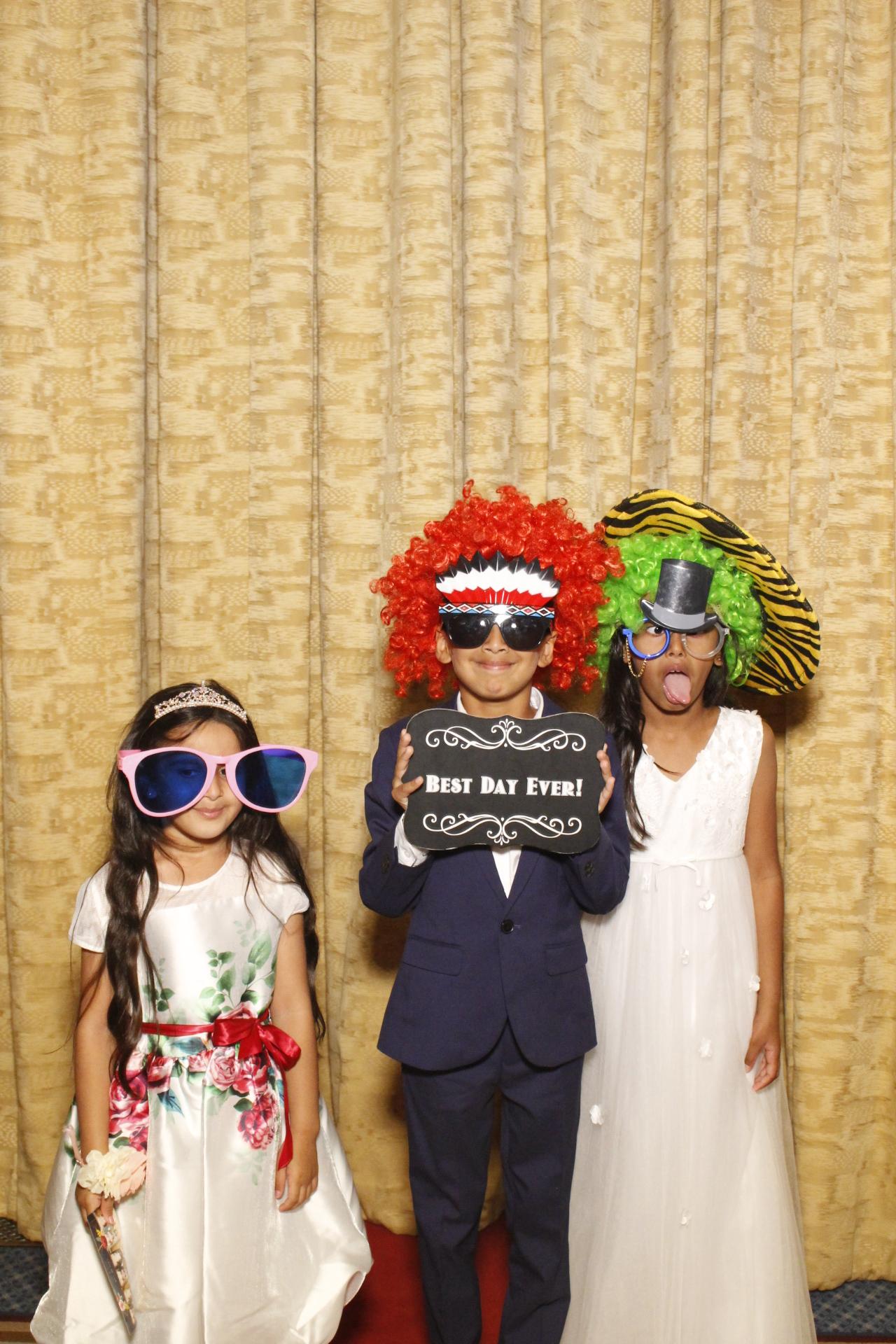 Anh & Adil's Wedding  | View more photos from the event at gallery.myphotoboothexperience.co.uk/u/MyPhotoBoothExperienceLtd/Anh-Adils-Wedding