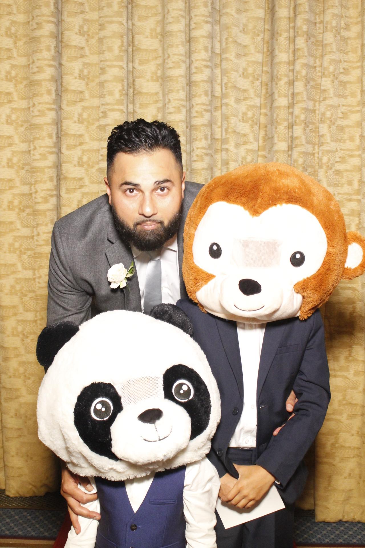 Anh & Adil's Wedding  | View more photos from the event at gallery.myphotoboothexperience.co.uk/u/MyPhotoBoothExperienceLtd/Anh-Adils-Wedding