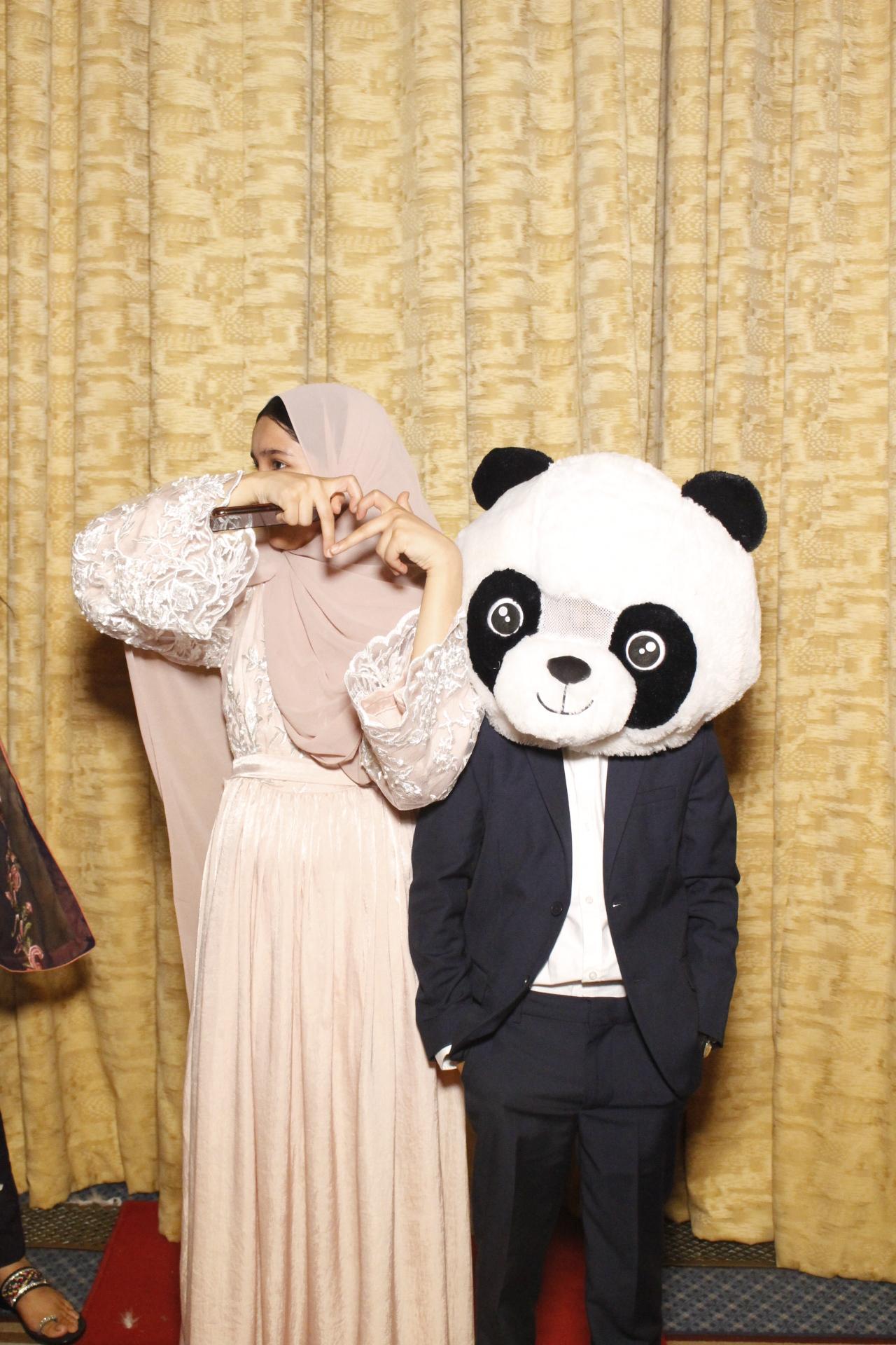 Anh & Adil's Wedding  | View more photos from the event at gallery.myphotoboothexperience.co.uk/u/MyPhotoBoothExperienceLtd/Anh-Adils-Wedding