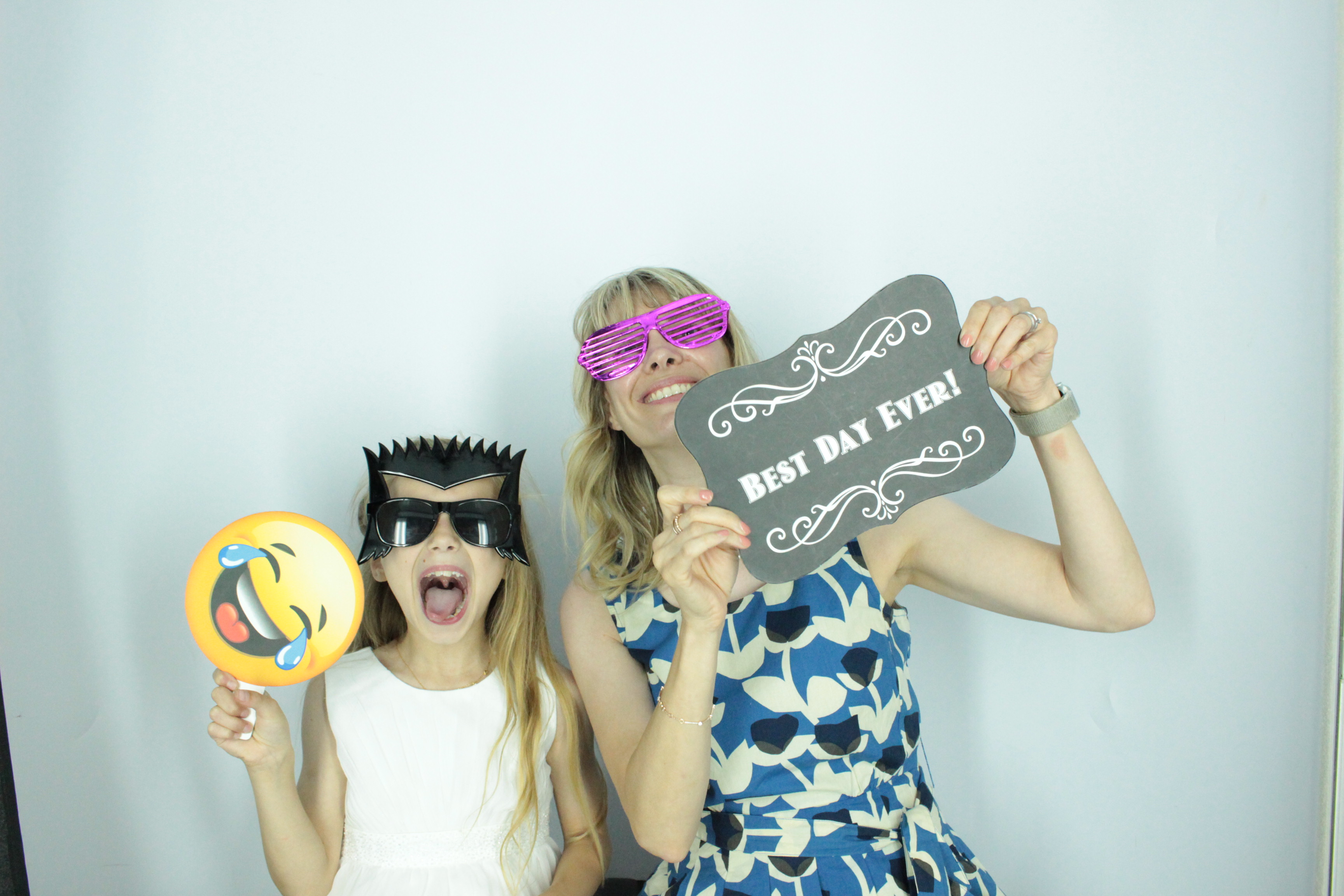 Faye & Sean | View more photos from the event at gallery.myphotoboothexperience.co.uk/u/MyPhotoBoothExperienceLtd/Faye-Sean