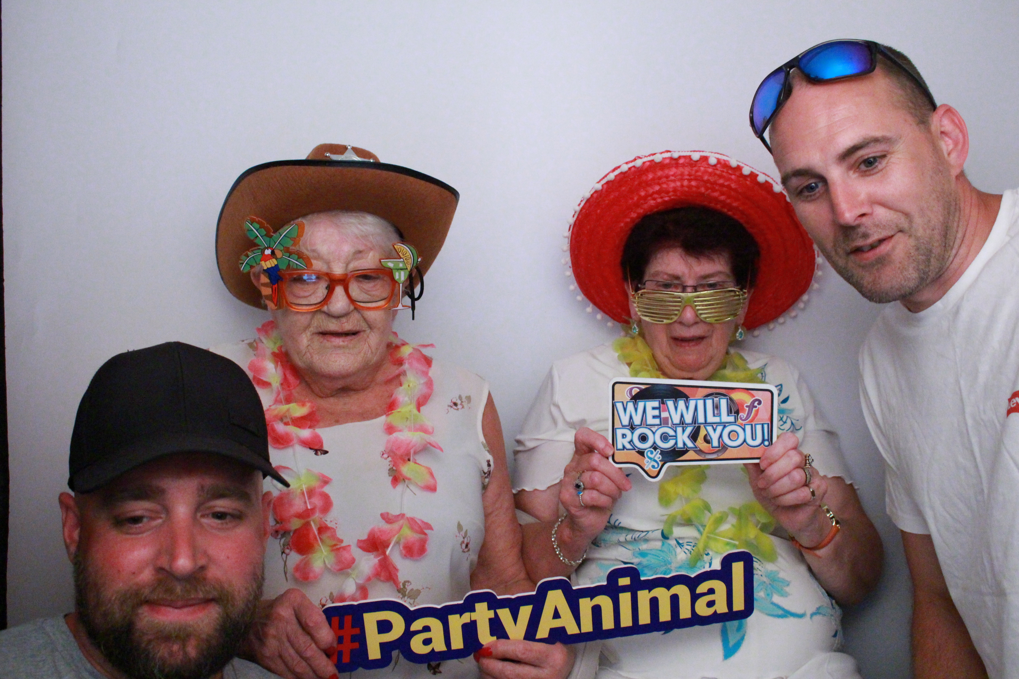 Jane's 50th Birthday  | View more photos from the event at gallery.myphotoboothexperience.co.uk/u/MyPhotoBoothExperienceLtd/Janes-50th-Birthday