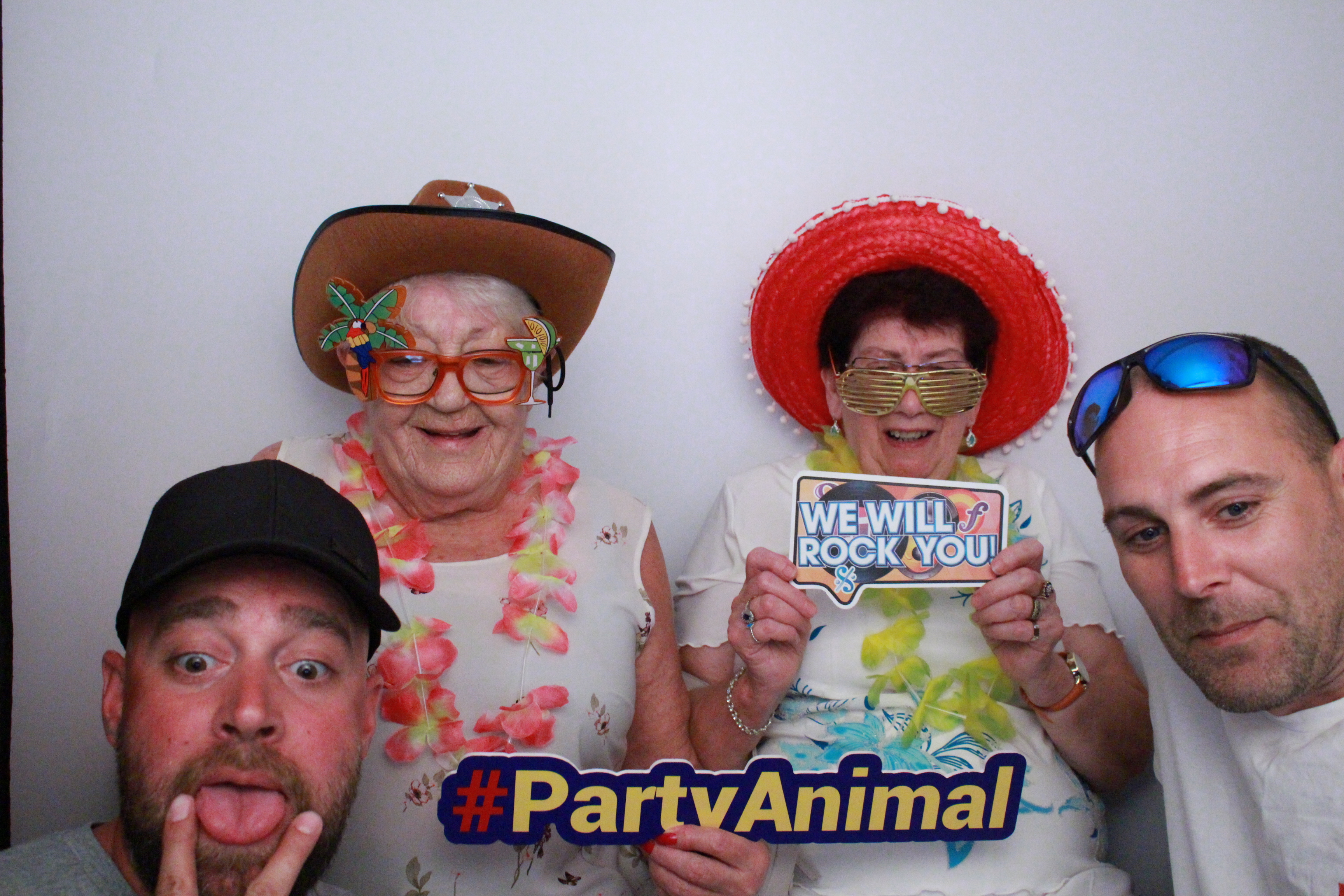 Jane's 50th Birthday  | View more photos from the event at gallery.myphotoboothexperience.co.uk/u/MyPhotoBoothExperienceLtd/Janes-50th-Birthday