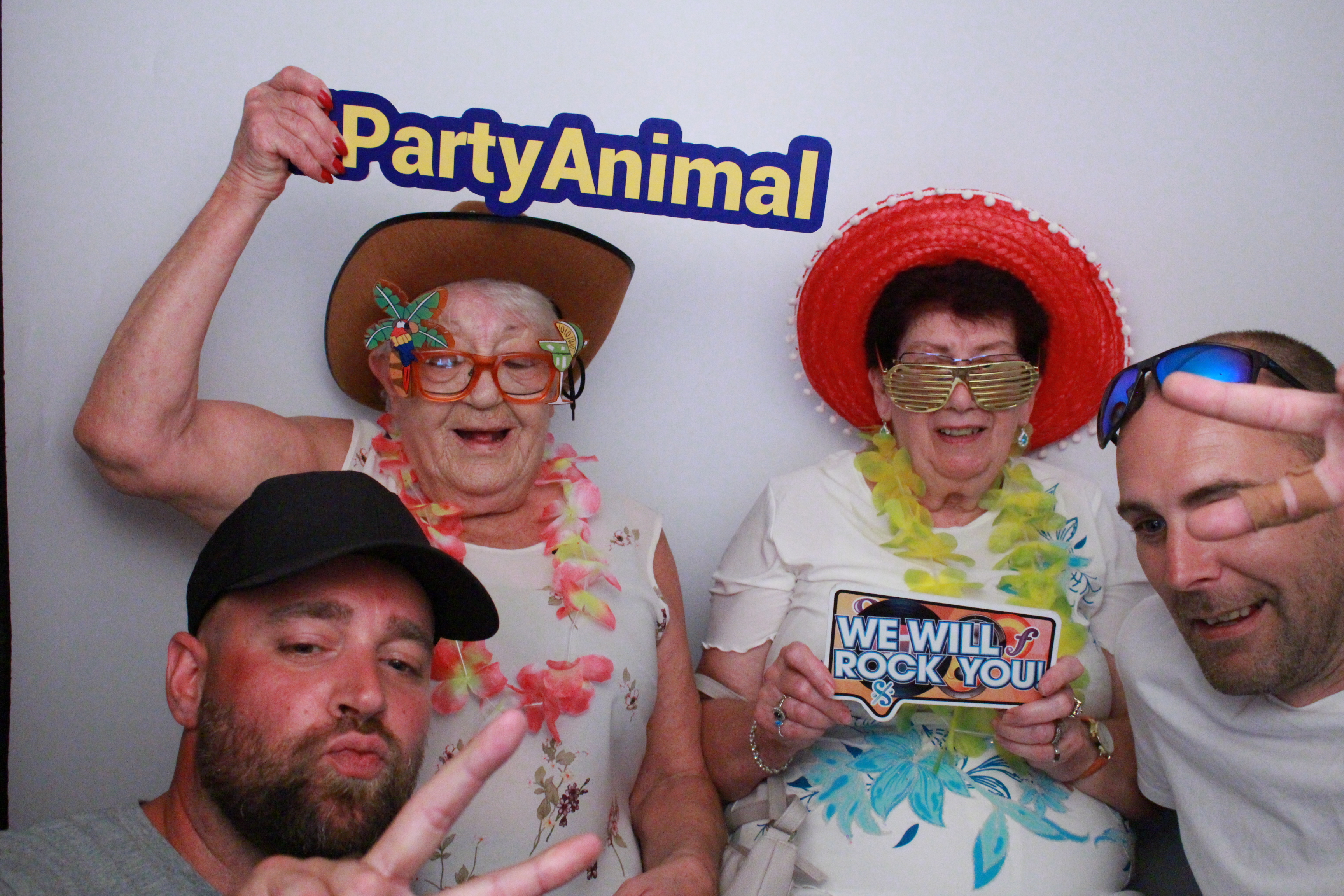 Jane's 50th Birthday  | View more photos from the event at gallery.myphotoboothexperience.co.uk/u/MyPhotoBoothExperienceLtd/Janes-50th-Birthday