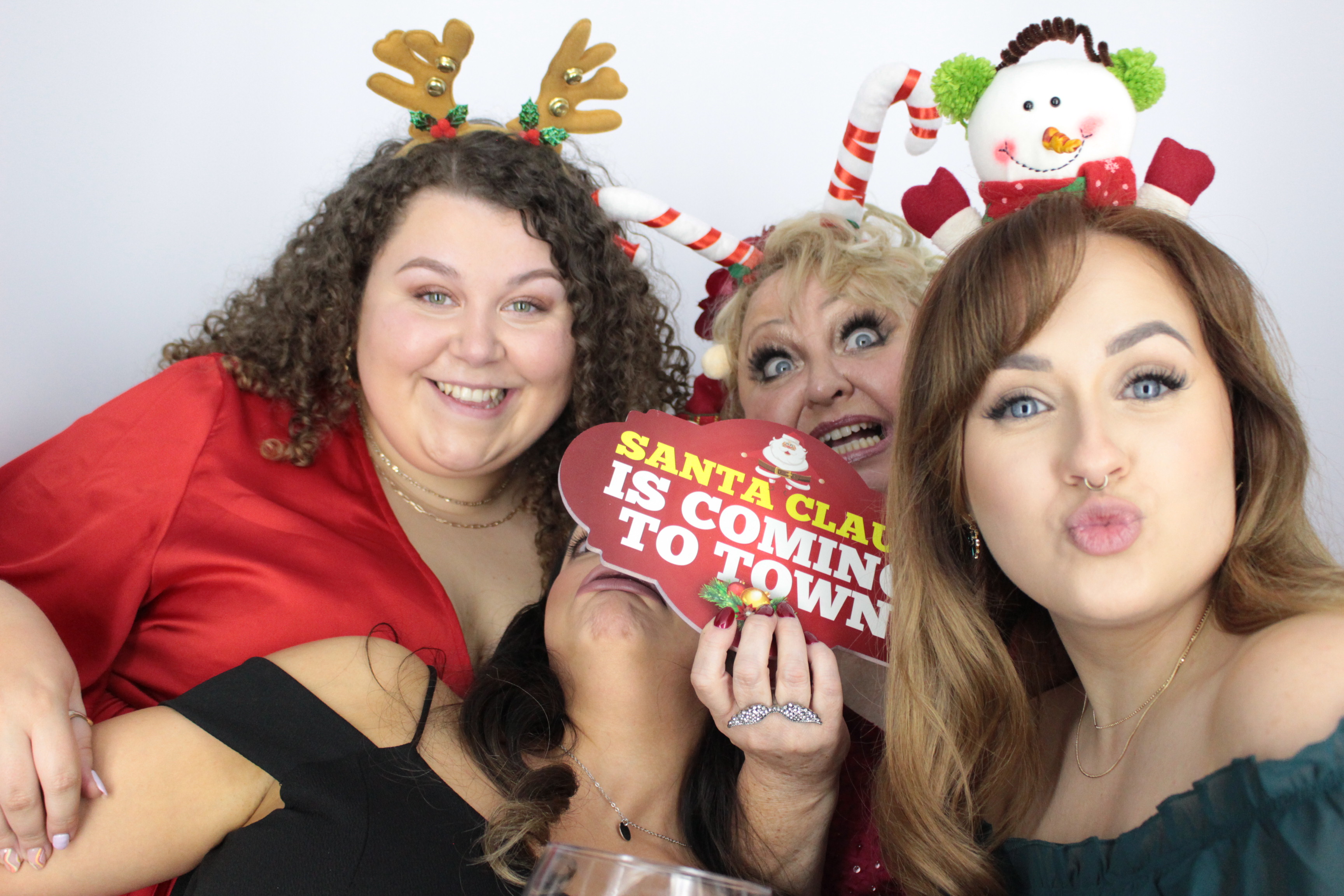 KINTO UK Christmas Party  | View more photos from the event at gallery.myphotoboothexperience.co.uk/u/MyPhotoBoothExperienceLtd/KINTO-UK-Christmas-Party