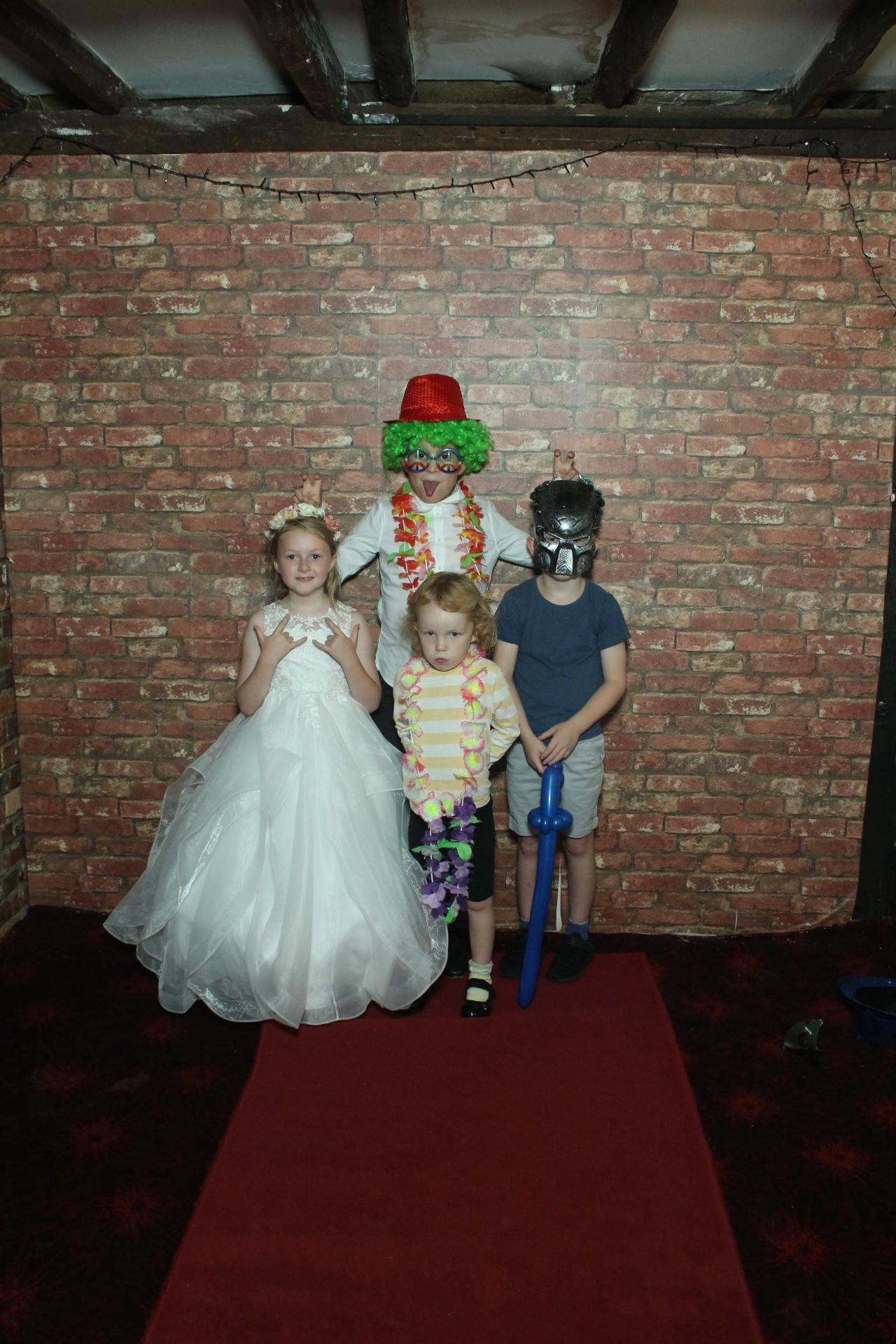 Les & Linda's Wedding  | View more photos from the event at gallery.myphotoboothexperience.co.uk/u/MyPhotoBoothExperienceLtd/Les-Lindas-Wedding