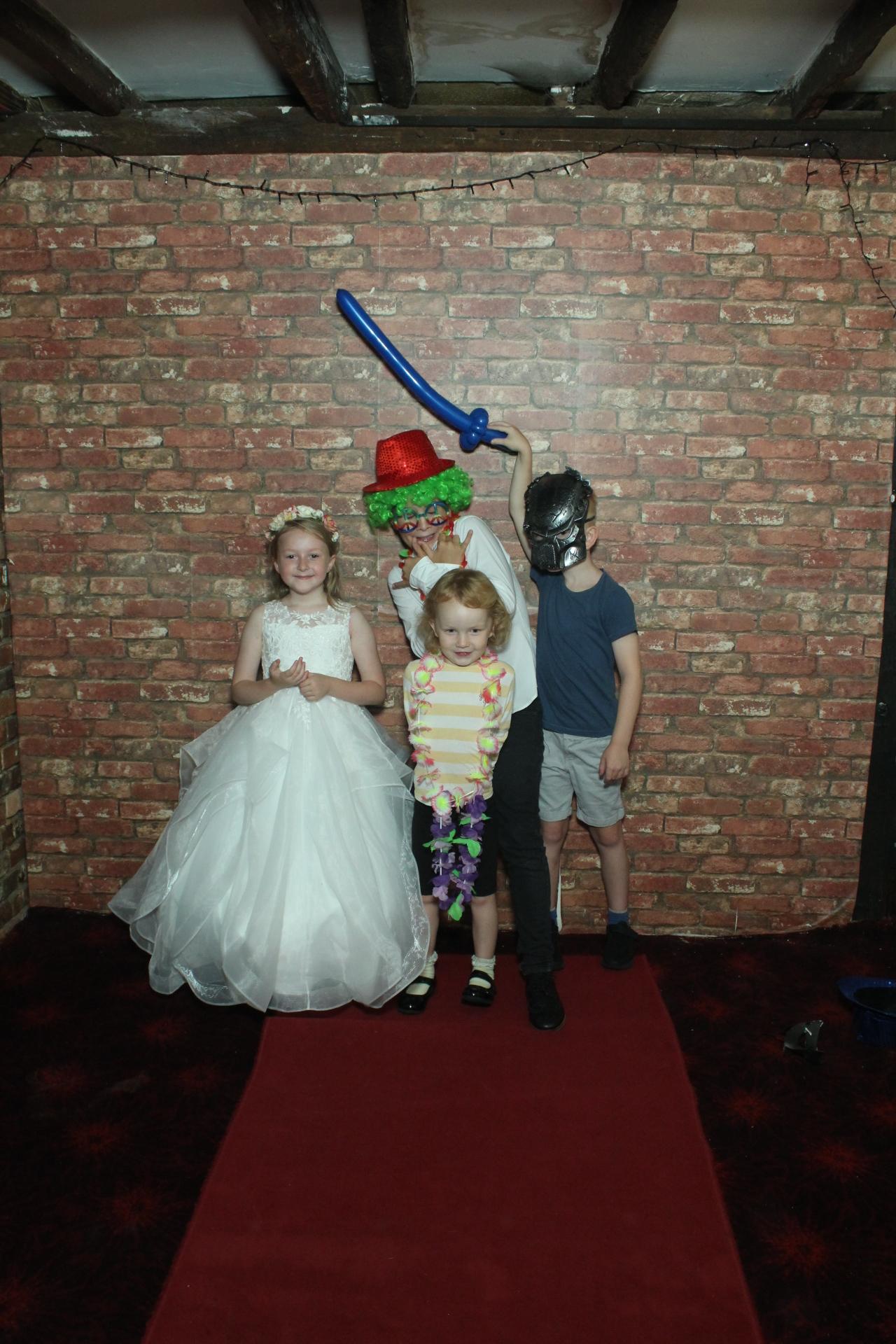 Les & Linda's Wedding  | View more photos from the event at gallery.myphotoboothexperience.co.uk/u/MyPhotoBoothExperienceLtd/Les-Lindas-Wedding