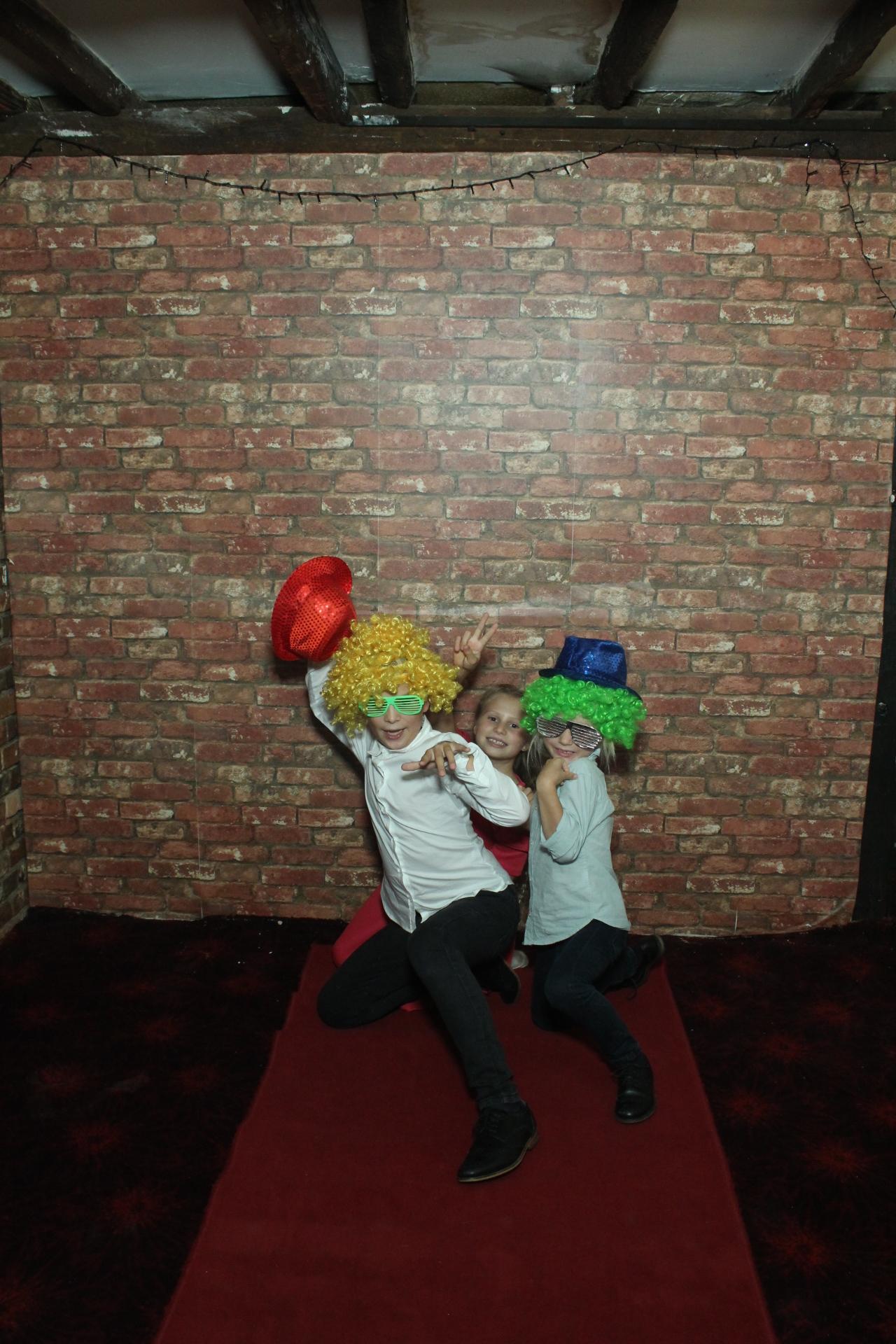 Les & Linda's Wedding  | View more photos from the event at gallery.myphotoboothexperience.co.uk/u/MyPhotoBoothExperienceLtd/Les-Lindas-Wedding