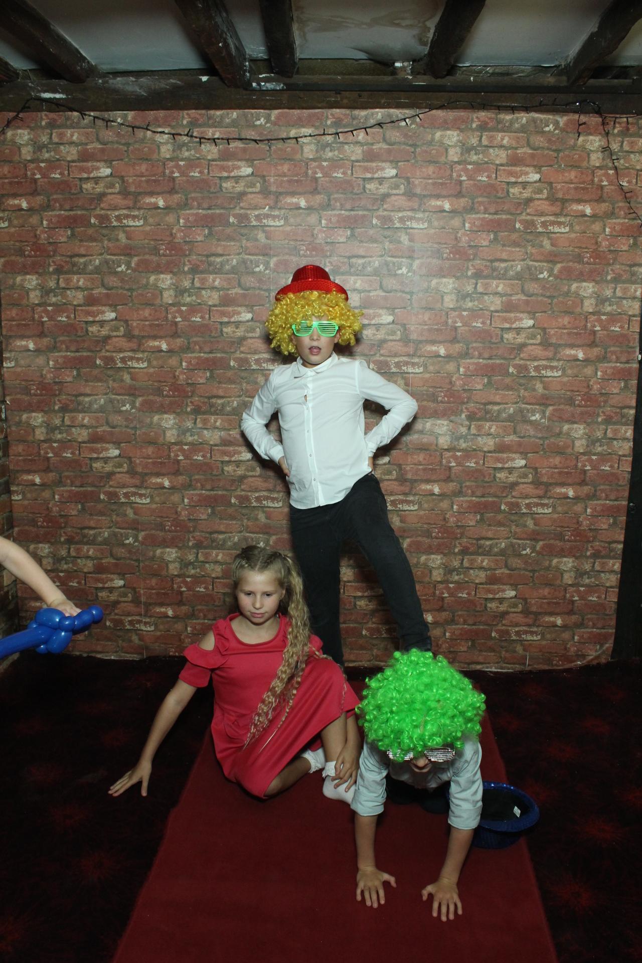 Les & Linda's Wedding  | View more photos from the event at gallery.myphotoboothexperience.co.uk/u/MyPhotoBoothExperienceLtd/Les-Lindas-Wedding