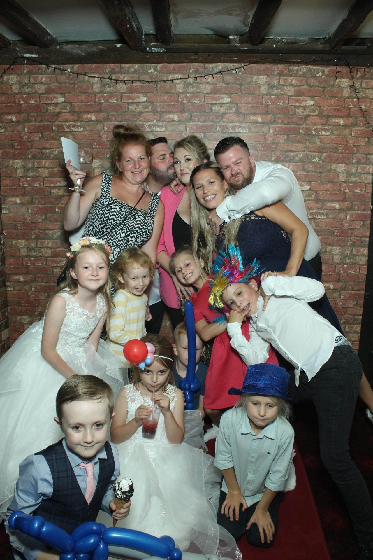 Les & Linda's Wedding  | View more photos from the event at gallery.myphotoboothexperience.co.uk/u/MyPhotoBoothExperienceLtd/Les-Lindas-Wedding