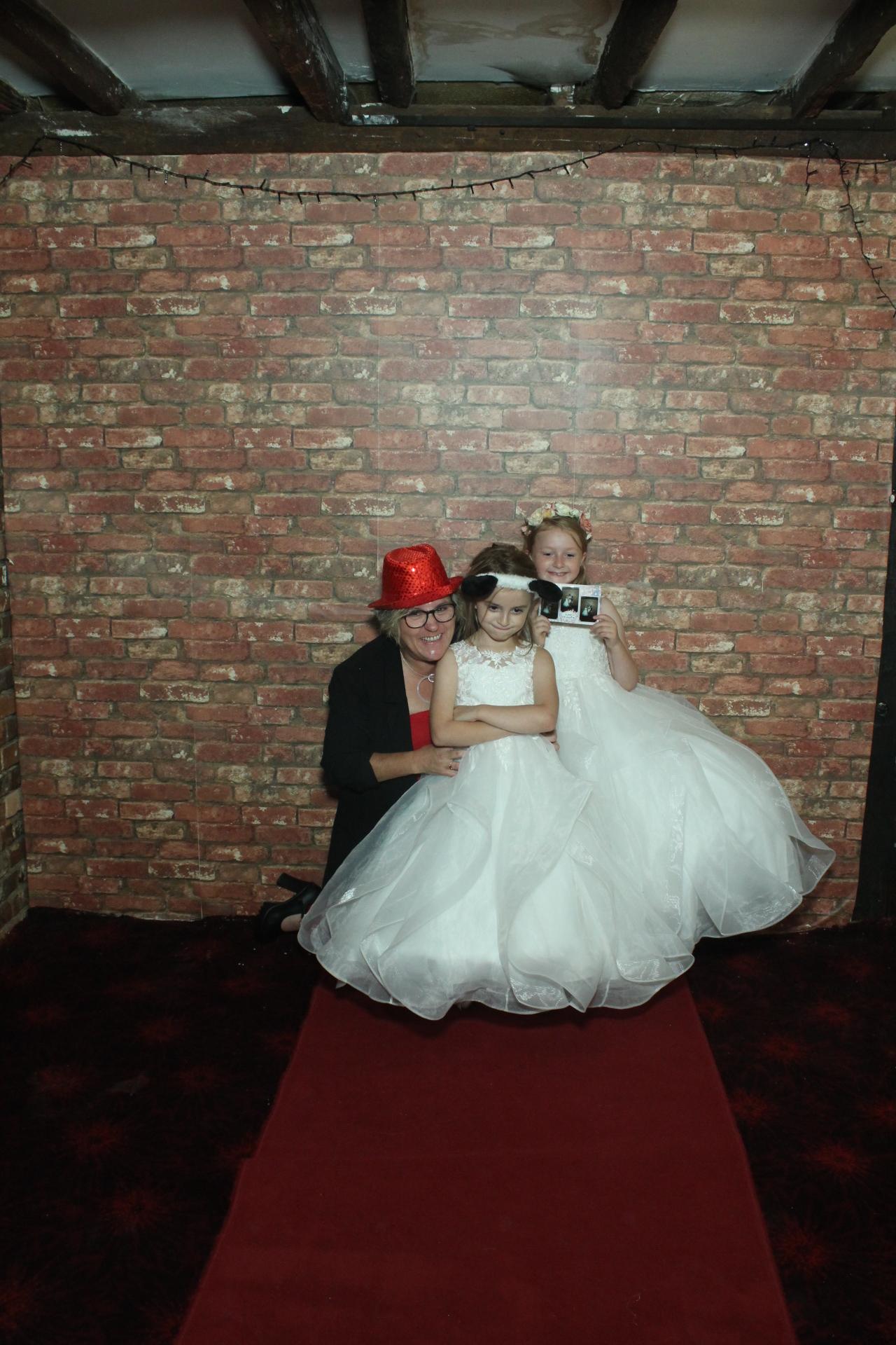 Les & Linda's Wedding  | View more photos from the event at gallery.myphotoboothexperience.co.uk/u/MyPhotoBoothExperienceLtd/Les-Lindas-Wedding