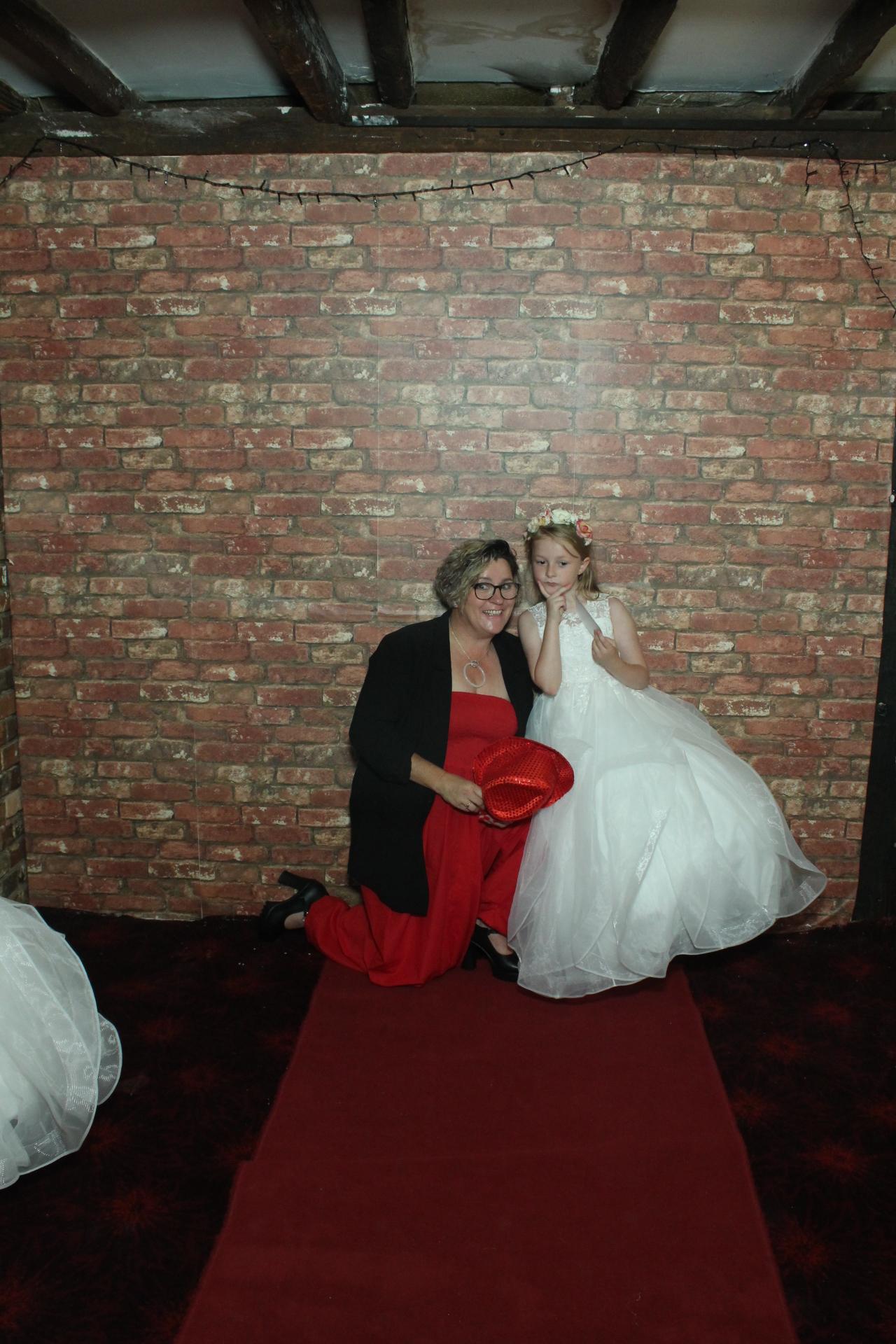Les & Linda's Wedding  | View more photos from the event at gallery.myphotoboothexperience.co.uk/u/MyPhotoBoothExperienceLtd/Les-Lindas-Wedding