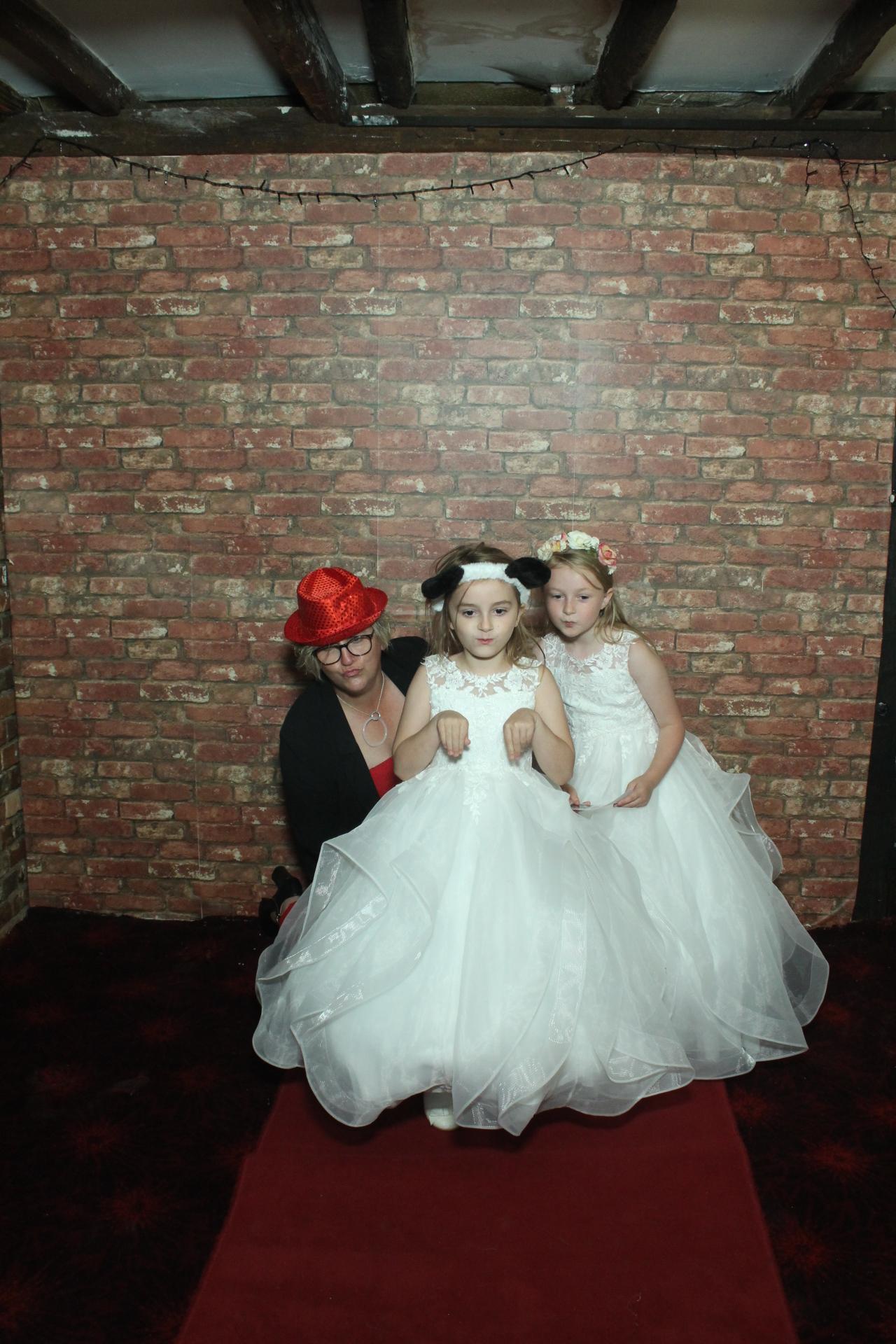 Les & Linda's Wedding  | View more photos from the event at gallery.myphotoboothexperience.co.uk/u/MyPhotoBoothExperienceLtd/Les-Lindas-Wedding