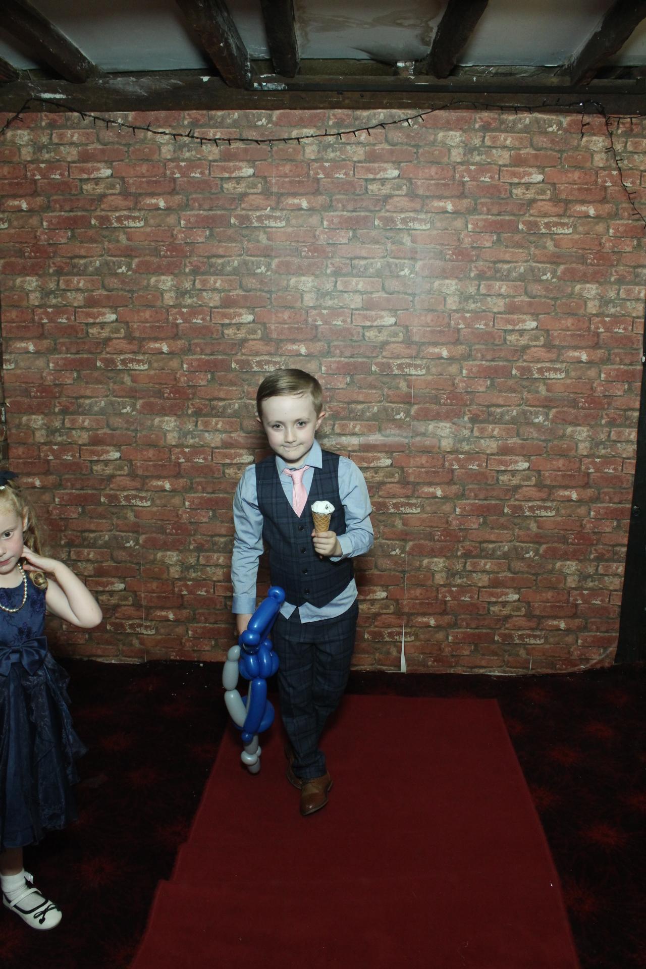 Les & Linda's Wedding  | View more photos from the event at gallery.myphotoboothexperience.co.uk/u/MyPhotoBoothExperienceLtd/Les-Lindas-Wedding