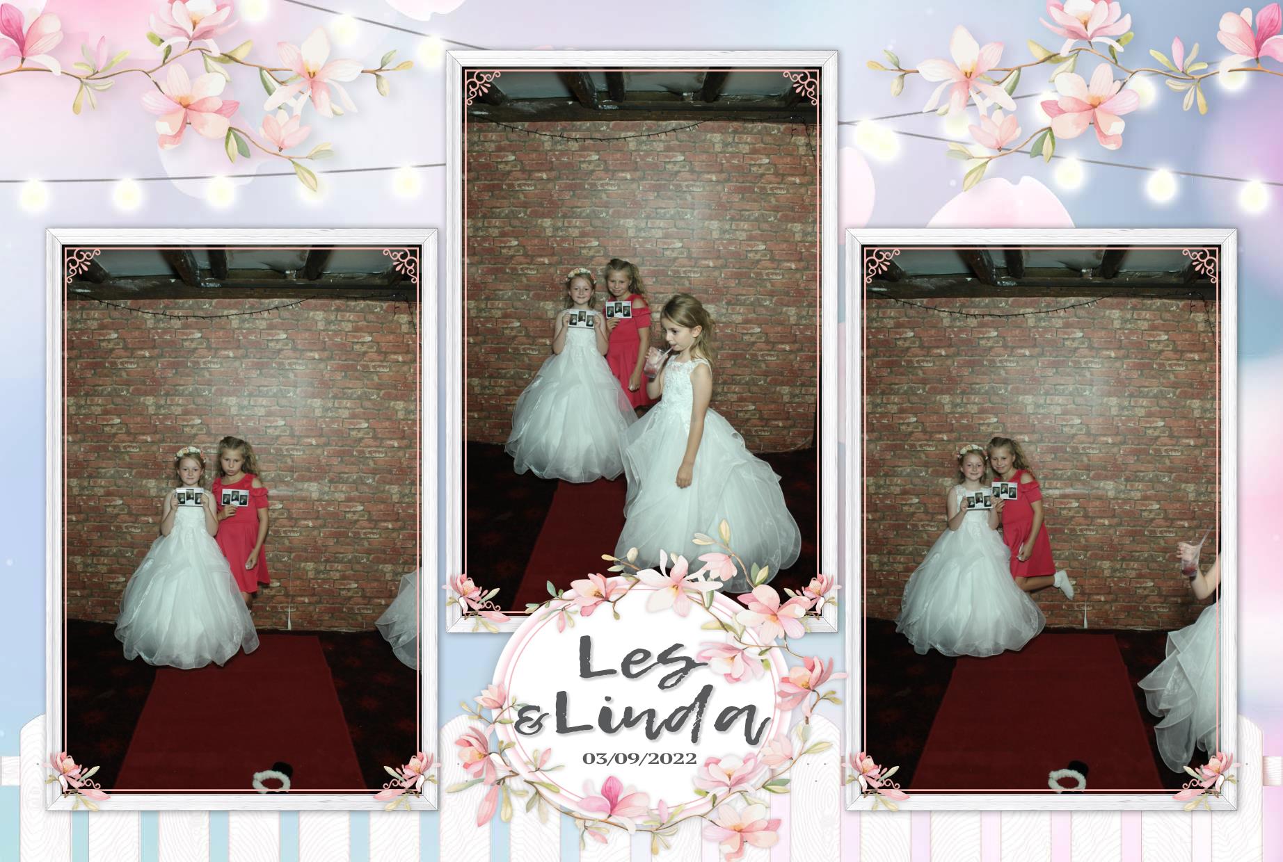 Les & Linda's Wedding  | View more photos from the event at gallery.myphotoboothexperience.co.uk/u/MyPhotoBoothExperienceLtd/Les-Lindas-Wedding