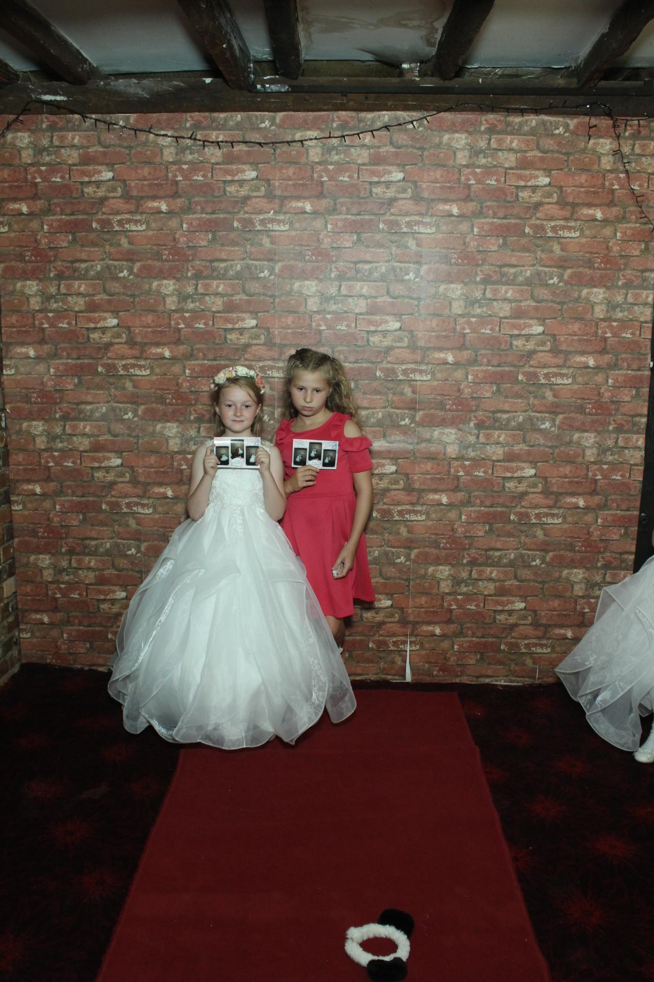 Les & Linda's Wedding  | View more photos from the event at gallery.myphotoboothexperience.co.uk/u/MyPhotoBoothExperienceLtd/Les-Lindas-Wedding