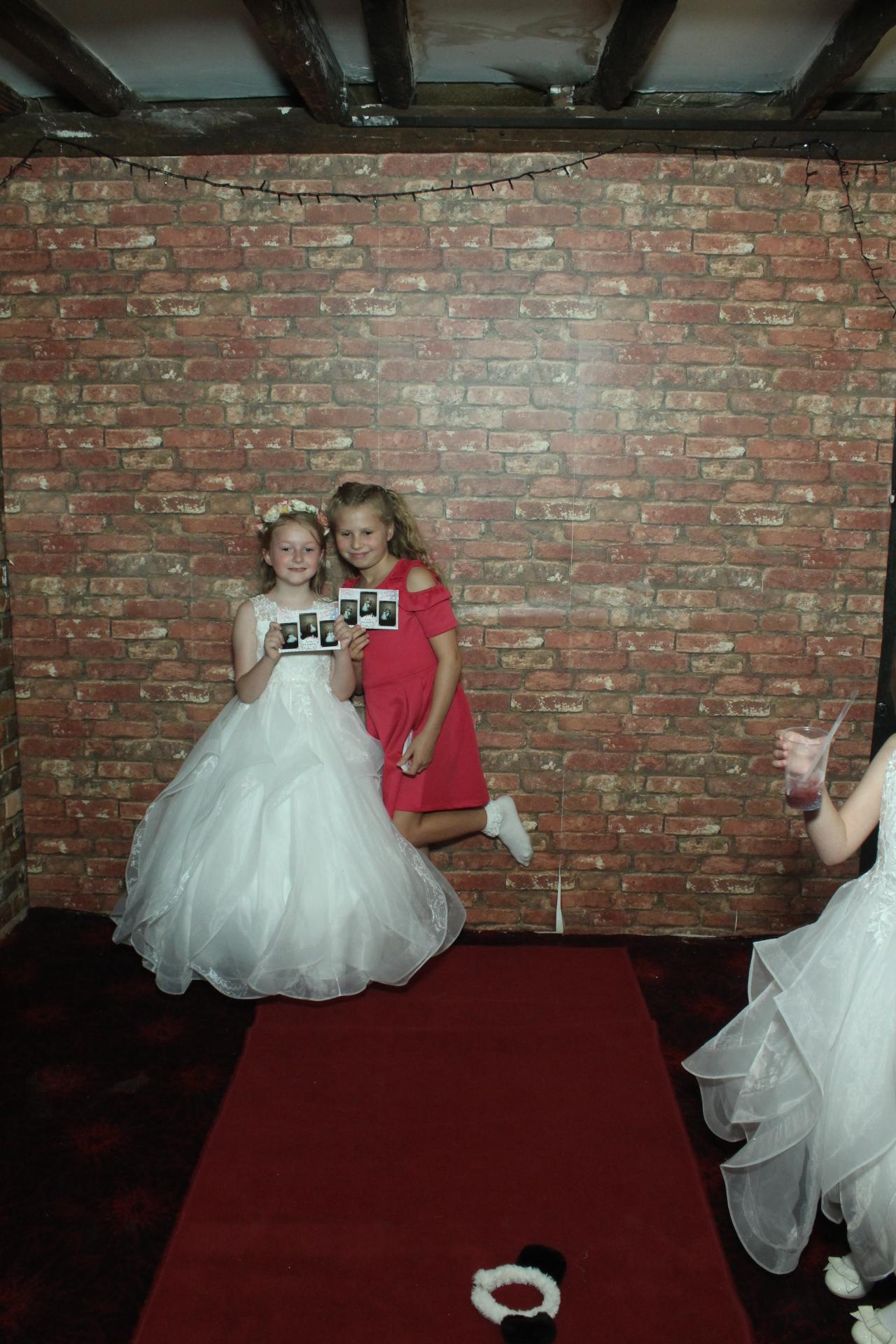 Les & Linda's Wedding  | View more photos from the event at gallery.myphotoboothexperience.co.uk/u/MyPhotoBoothExperienceLtd/Les-Lindas-Wedding