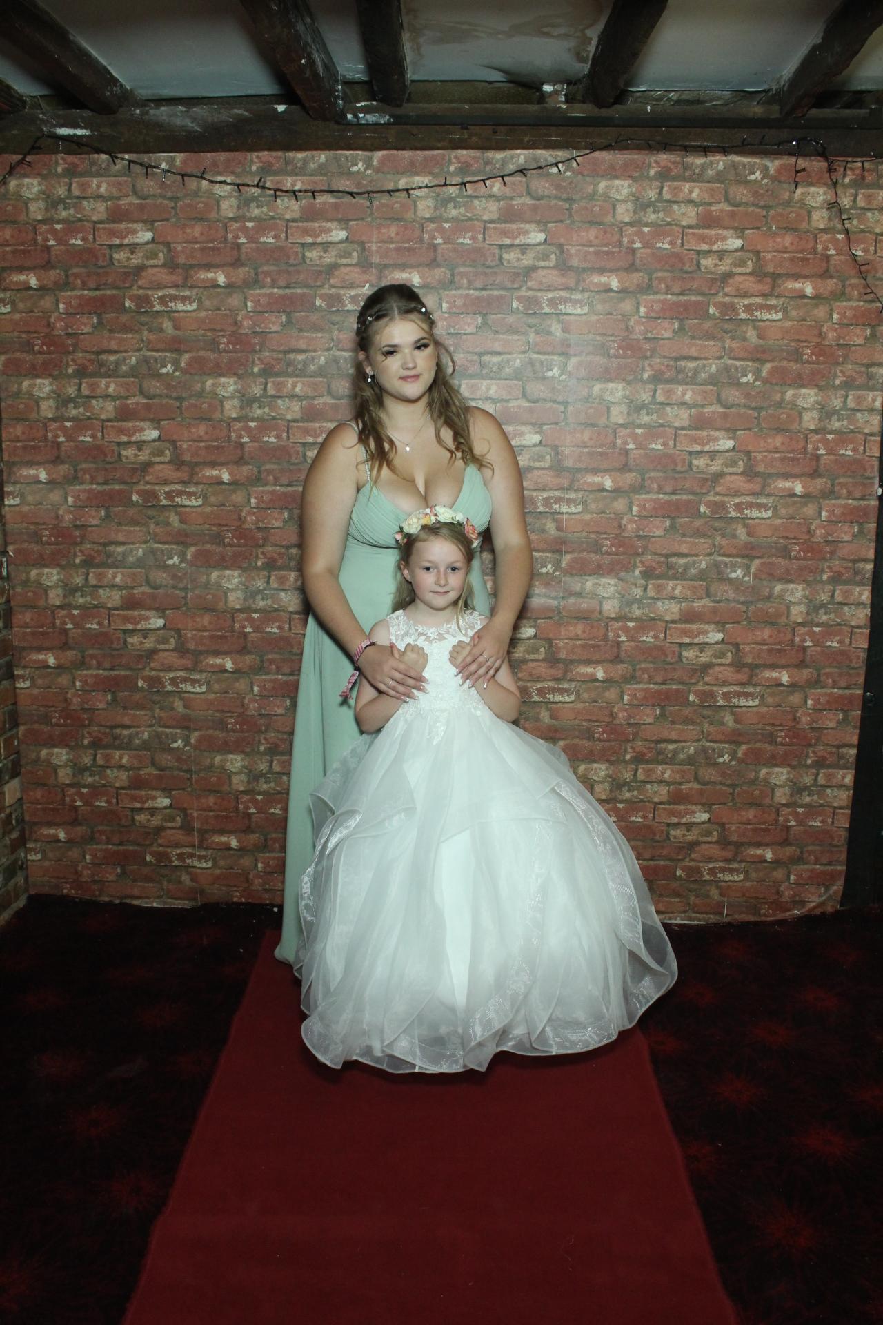 Les & Linda's Wedding  | View more photos from the event at gallery.myphotoboothexperience.co.uk/u/MyPhotoBoothExperienceLtd/Les-Lindas-Wedding