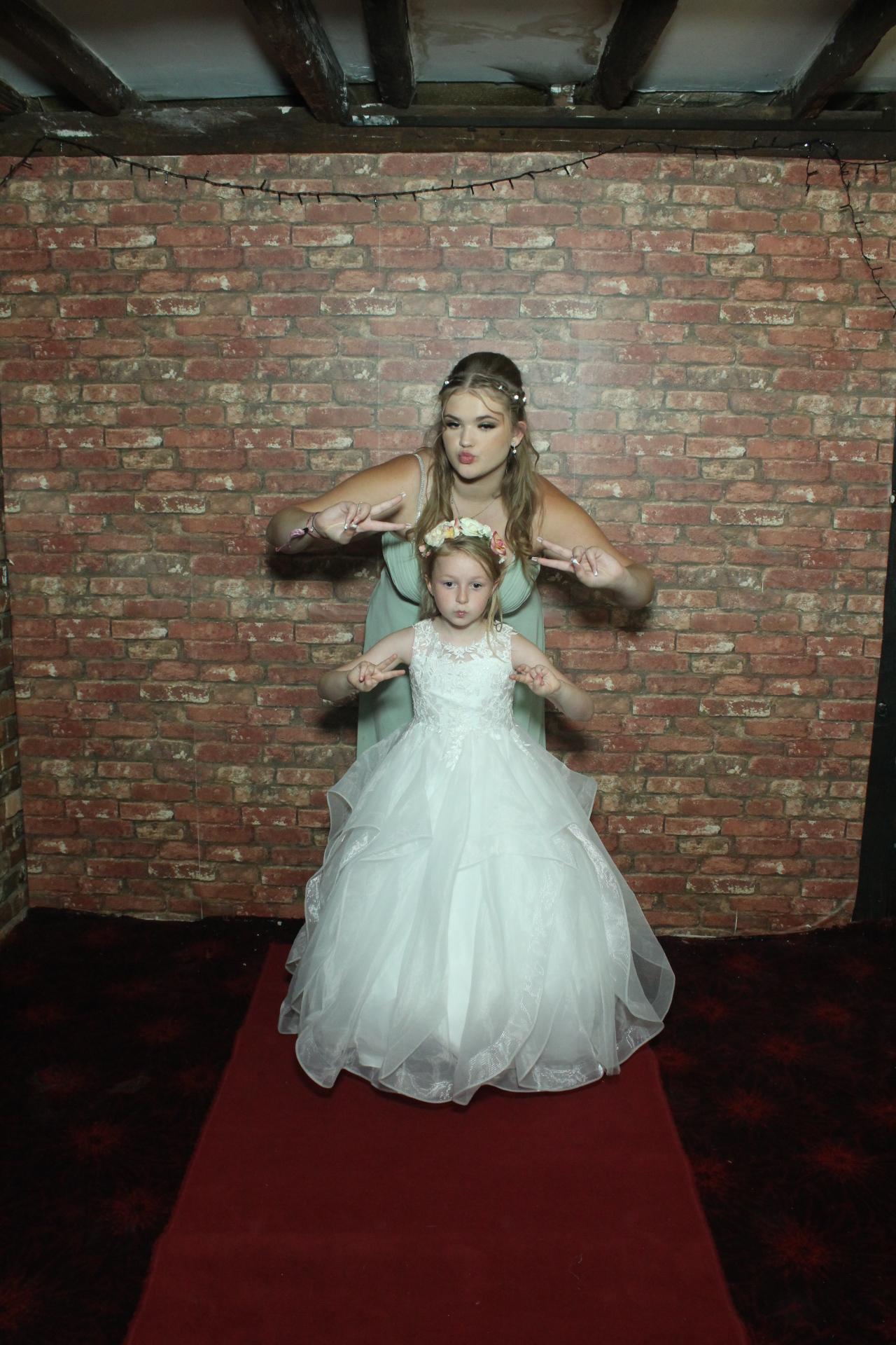 Les & Linda's Wedding  | View more photos from the event at gallery.myphotoboothexperience.co.uk/u/MyPhotoBoothExperienceLtd/Les-Lindas-Wedding