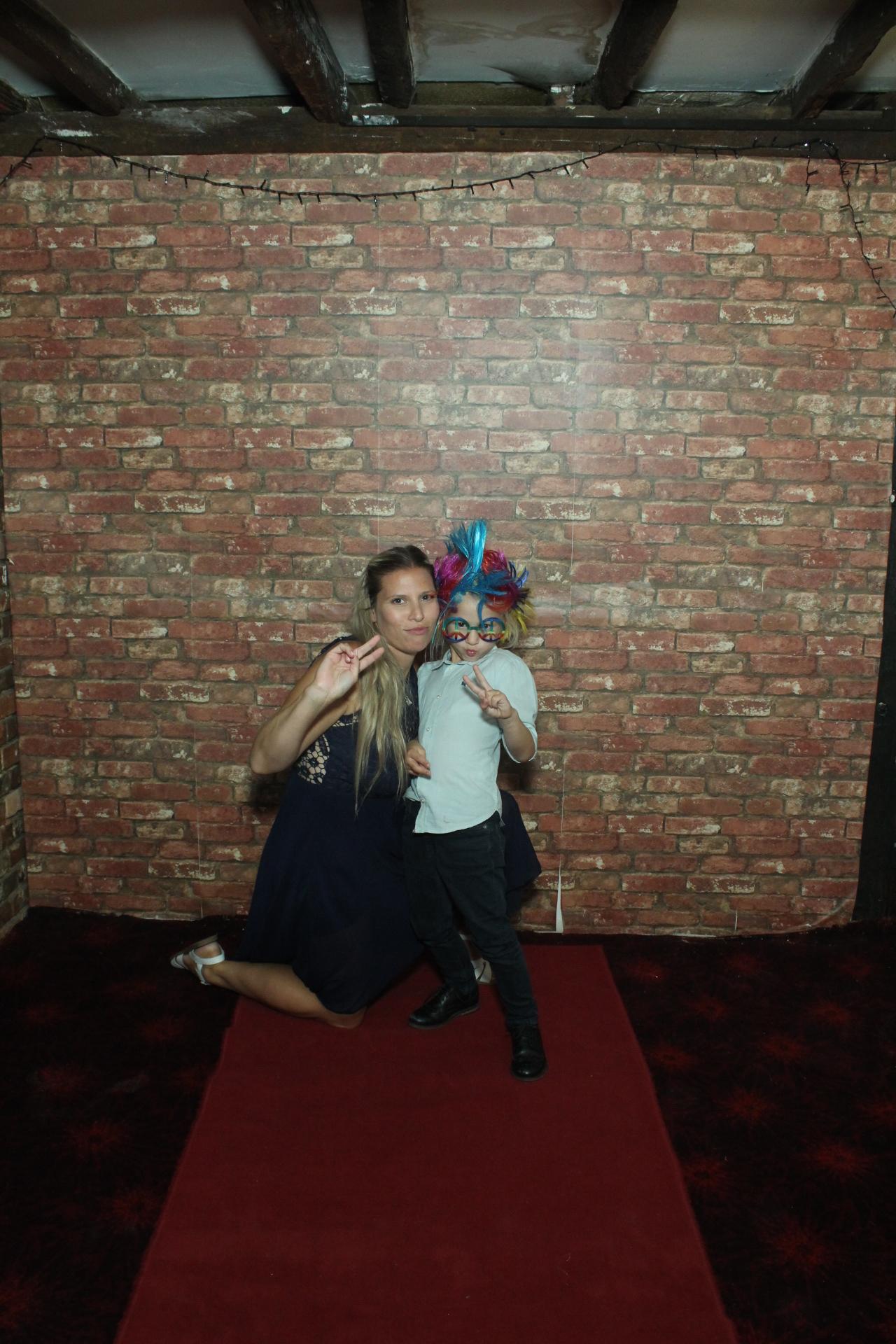 Les & Linda's Wedding  | View more photos from the event at gallery.myphotoboothexperience.co.uk/u/MyPhotoBoothExperienceLtd/Les-Lindas-Wedding