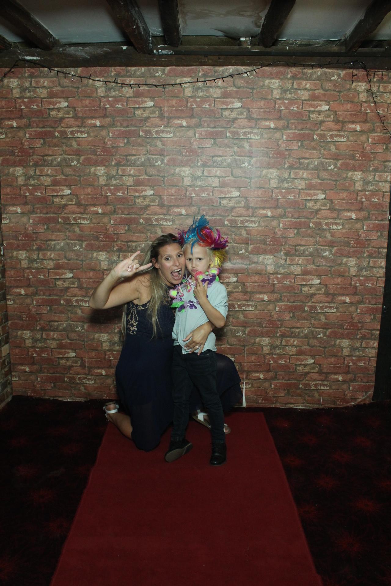 Les & Linda's Wedding  | View more photos from the event at gallery.myphotoboothexperience.co.uk/u/MyPhotoBoothExperienceLtd/Les-Lindas-Wedding