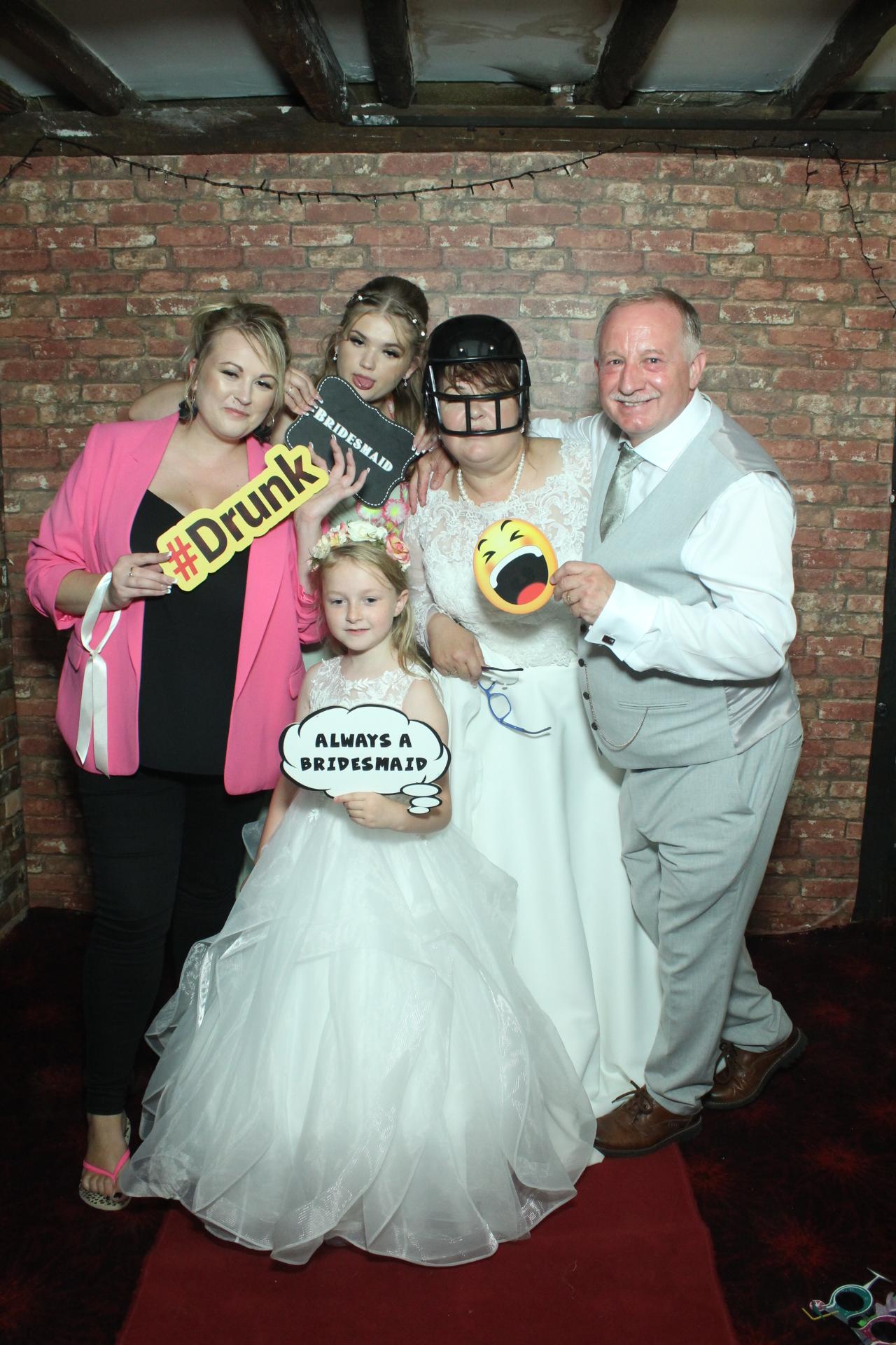 Les & Linda's Wedding  | View more photos from the event at gallery.myphotoboothexperience.co.uk/u/MyPhotoBoothExperienceLtd/Les-Lindas-Wedding
