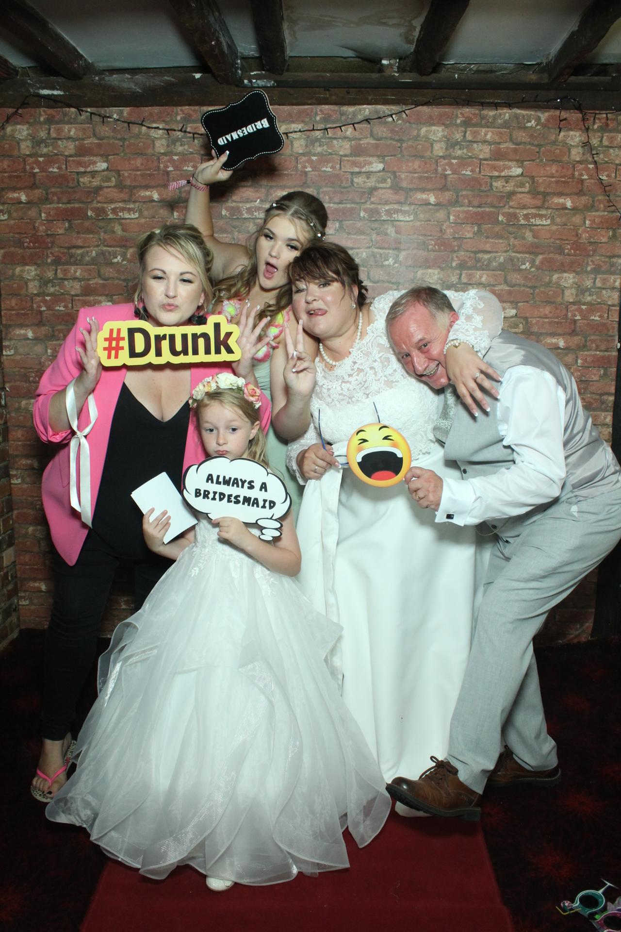 Les & Linda's Wedding  | View more photos from the event at gallery.myphotoboothexperience.co.uk/u/MyPhotoBoothExperienceLtd/Les-Lindas-Wedding