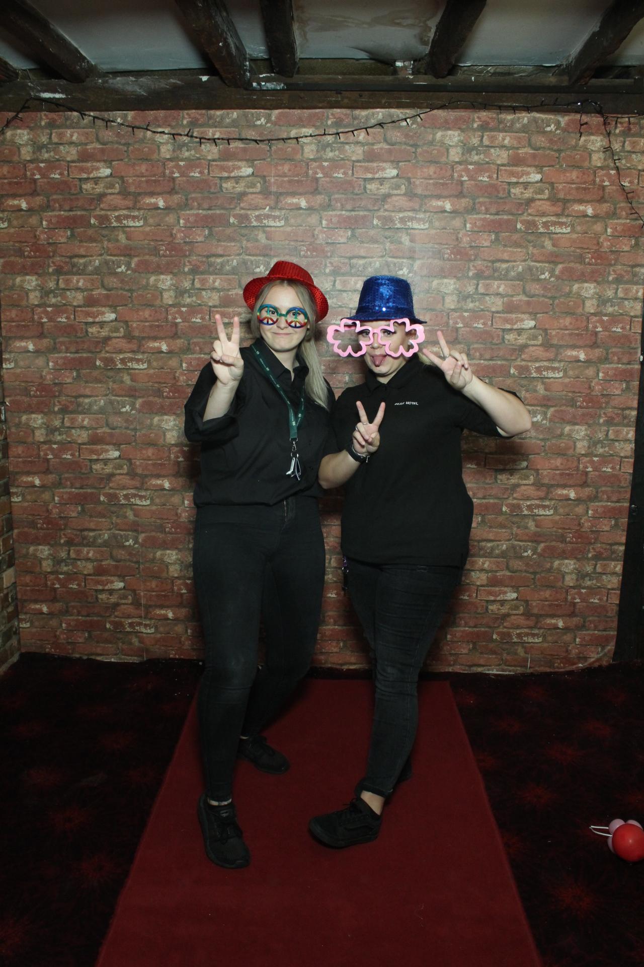 Les & Linda's Wedding  | View more photos from the event at gallery.myphotoboothexperience.co.uk/u/MyPhotoBoothExperienceLtd/Les-Lindas-Wedding