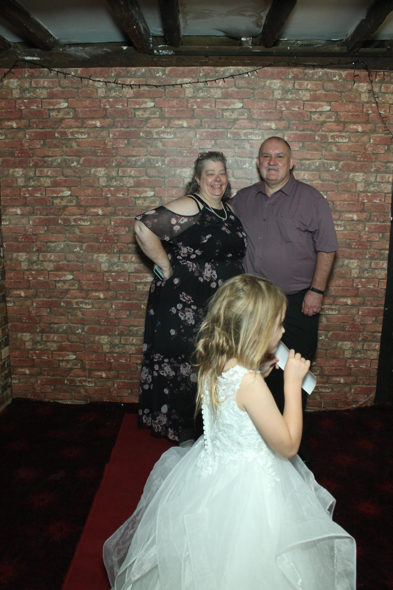 Les & Linda's Wedding  | View more photos from the event at gallery.myphotoboothexperience.co.uk/u/MyPhotoBoothExperienceLtd/Les-Lindas-Wedding