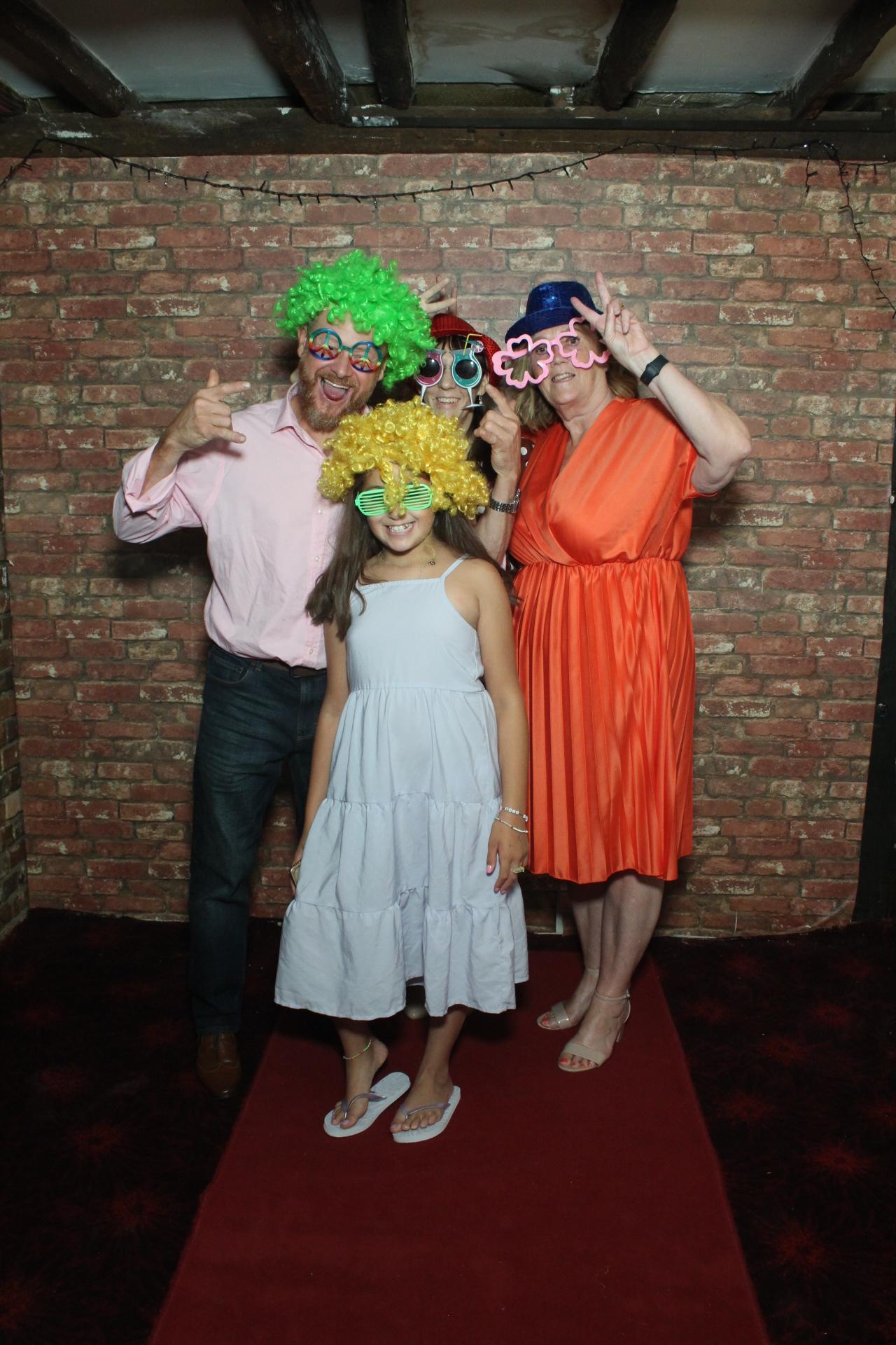 Les & Linda's Wedding  | View more photos from the event at gallery.myphotoboothexperience.co.uk/u/MyPhotoBoothExperienceLtd/Les-Lindas-Wedding