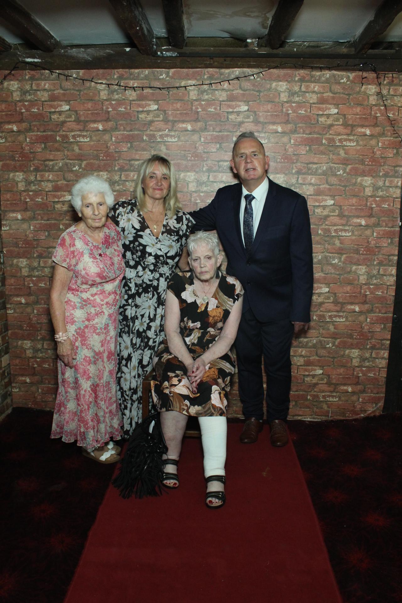 Les & Linda's Wedding  | View more photos from the event at gallery.myphotoboothexperience.co.uk/u/MyPhotoBoothExperienceLtd/Les-Lindas-Wedding