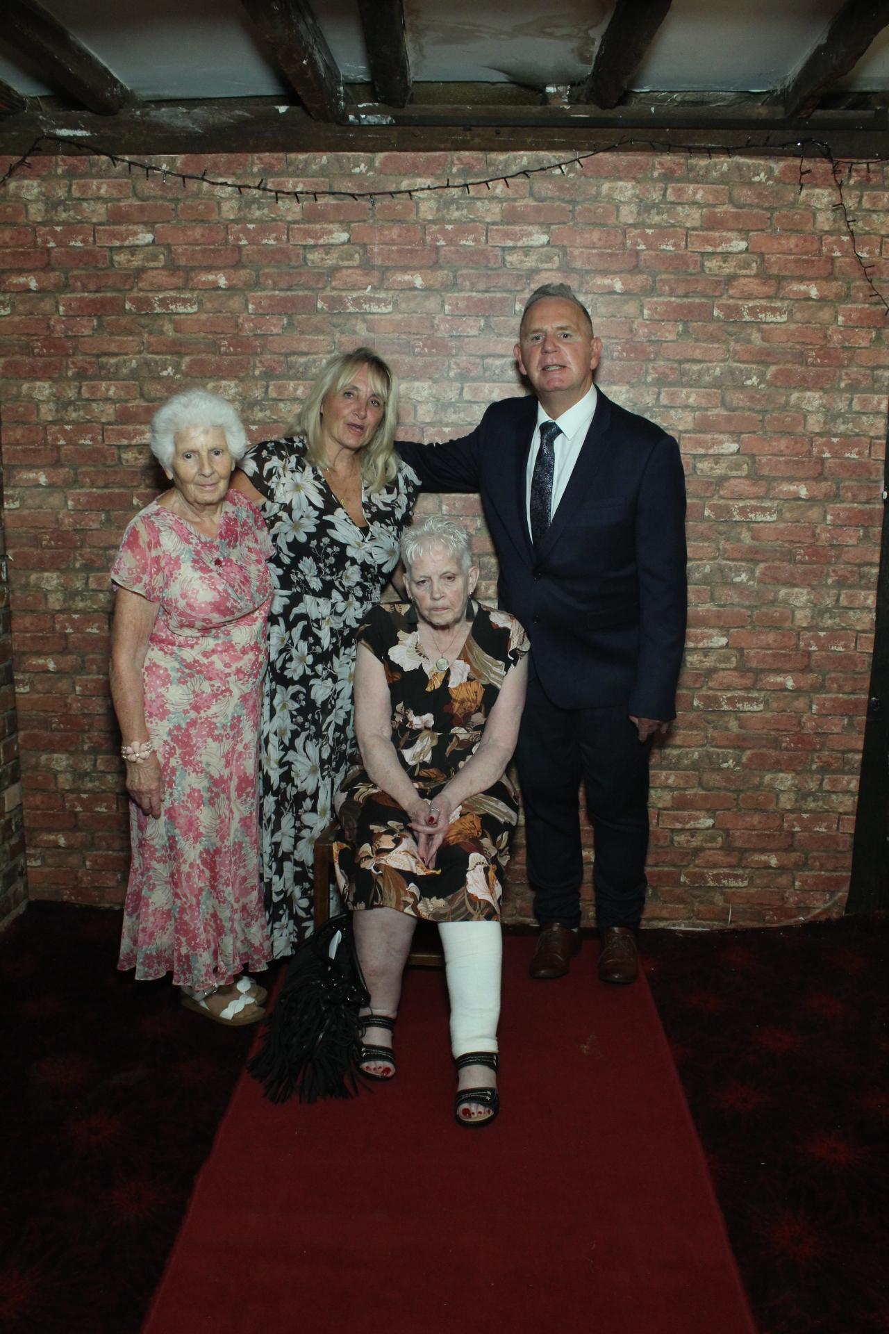 Les & Linda's Wedding  | View more photos from the event at gallery.myphotoboothexperience.co.uk/u/MyPhotoBoothExperienceLtd/Les-Lindas-Wedding