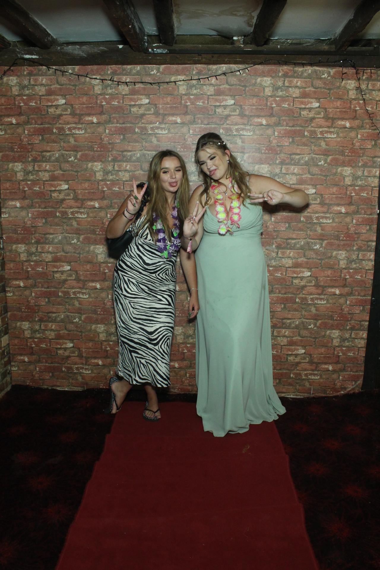 Les & Linda's Wedding  | View more photos from the event at gallery.myphotoboothexperience.co.uk/u/MyPhotoBoothExperienceLtd/Les-Lindas-Wedding