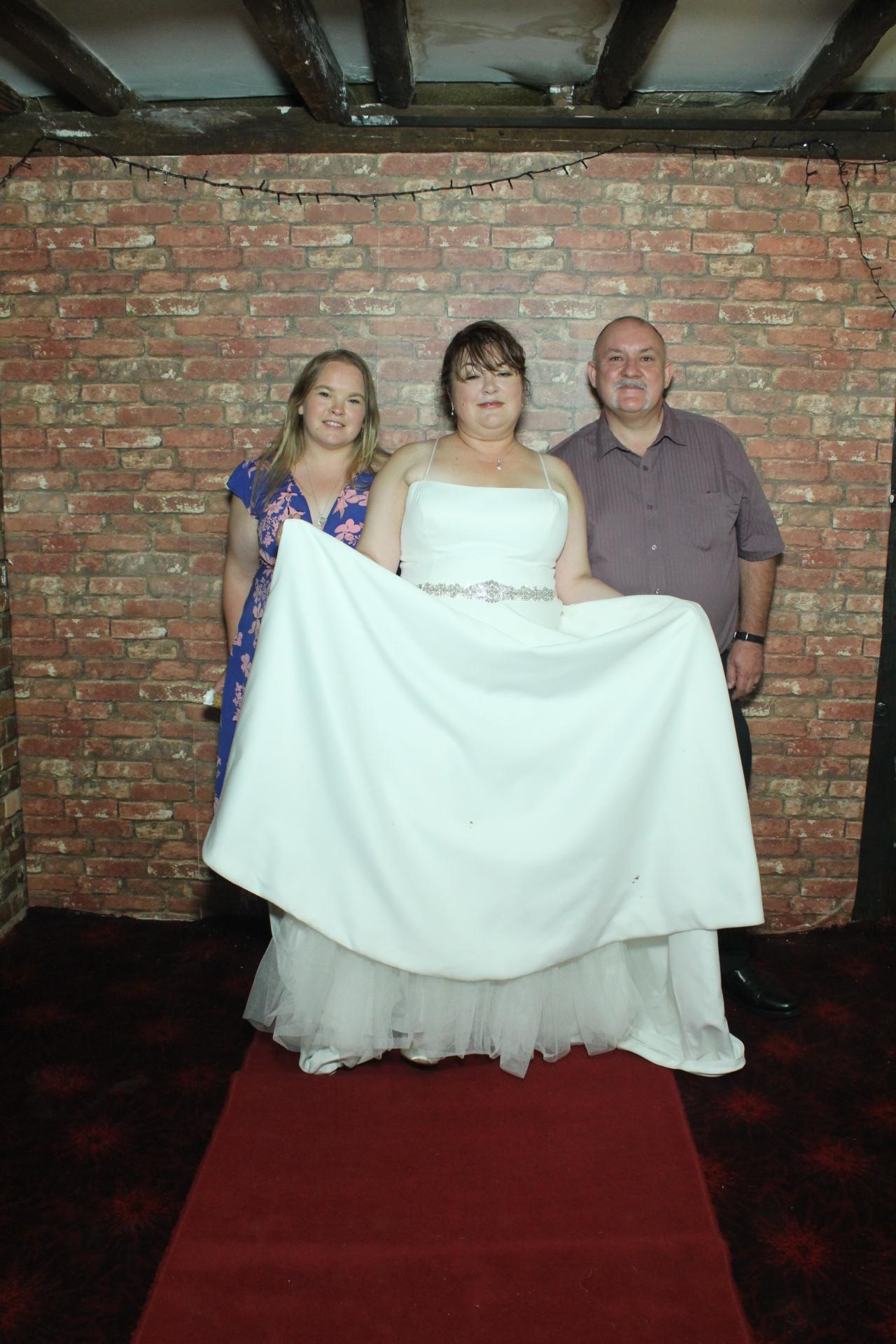 Les & Linda's Wedding  | View more photos from the event at gallery.myphotoboothexperience.co.uk/u/MyPhotoBoothExperienceLtd/Les-Lindas-Wedding