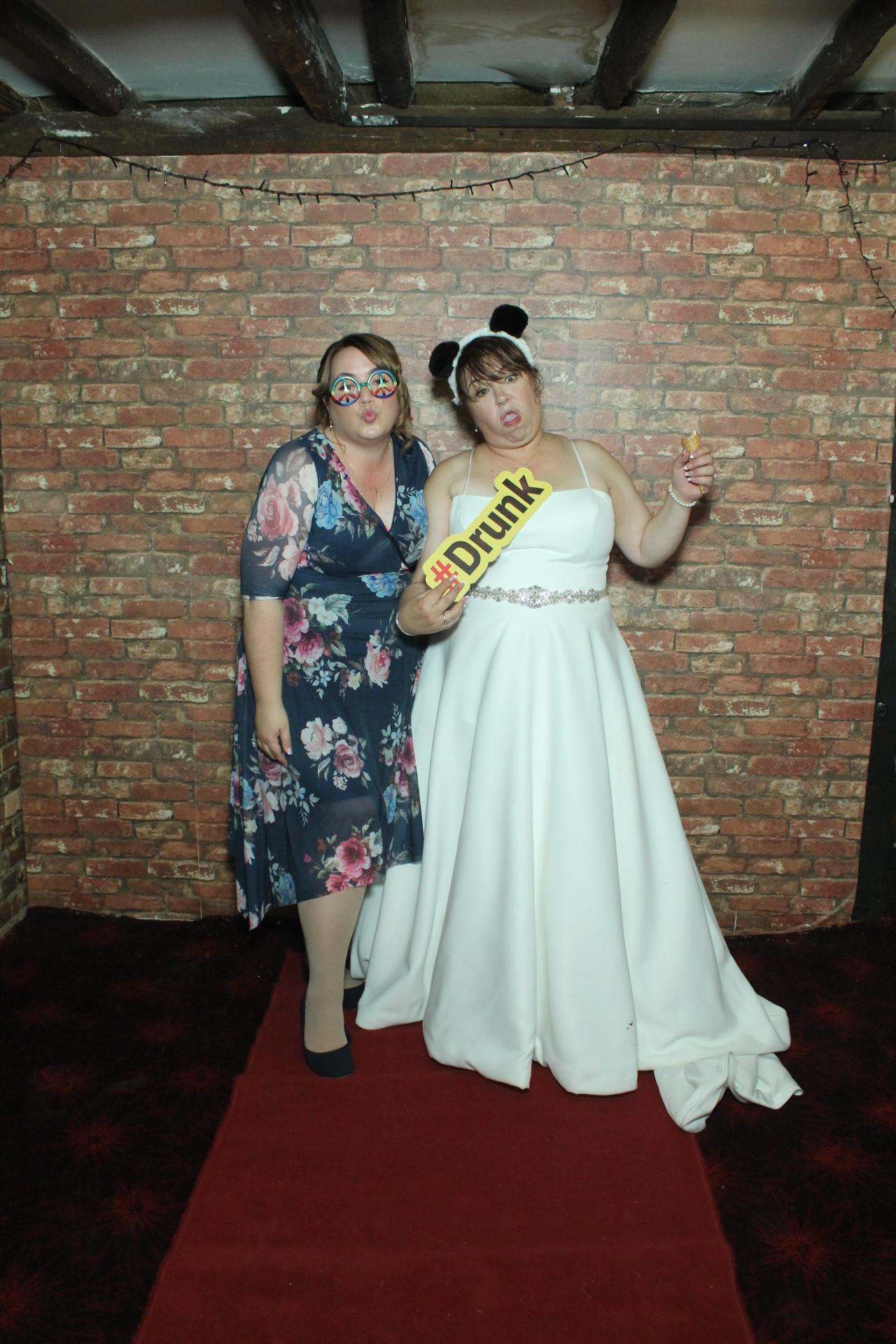 Les & Linda's Wedding  | View more photos from the event at gallery.myphotoboothexperience.co.uk/u/MyPhotoBoothExperienceLtd/Les-Lindas-Wedding