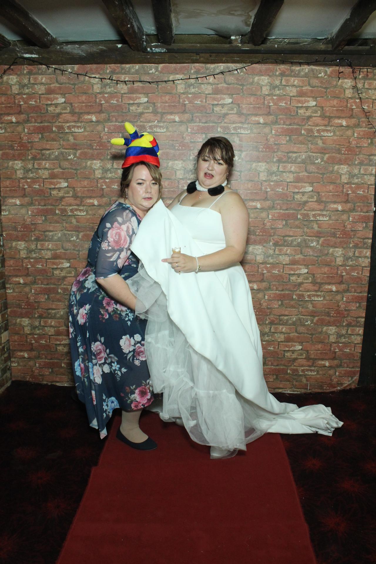 Les & Linda's Wedding  | View more photos from the event at gallery.myphotoboothexperience.co.uk/u/MyPhotoBoothExperienceLtd/Les-Lindas-Wedding