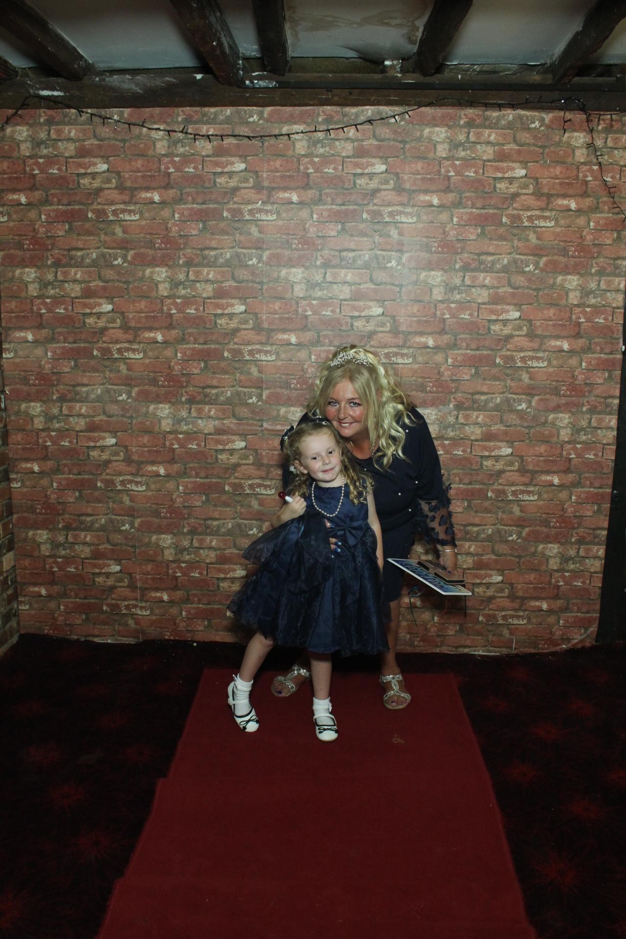 Les & Linda's Wedding  | View more photos from the event at gallery.myphotoboothexperience.co.uk/u/MyPhotoBoothExperienceLtd/Les-Lindas-Wedding