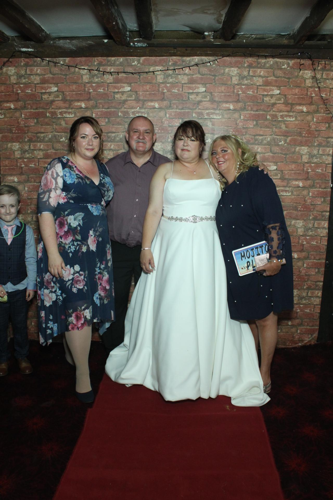 Les & Linda's Wedding  | View more photos from the event at gallery.myphotoboothexperience.co.uk/u/MyPhotoBoothExperienceLtd/Les-Lindas-Wedding