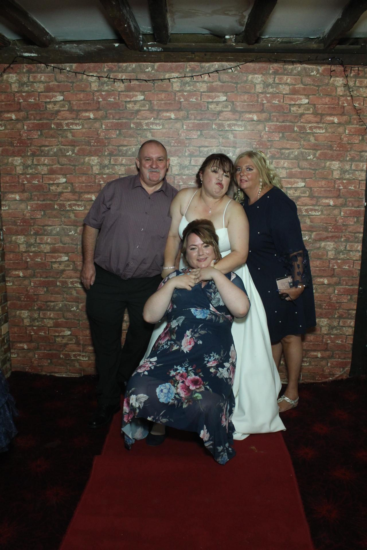 Les & Linda's Wedding  | View more photos from the event at gallery.myphotoboothexperience.co.uk/u/MyPhotoBoothExperienceLtd/Les-Lindas-Wedding