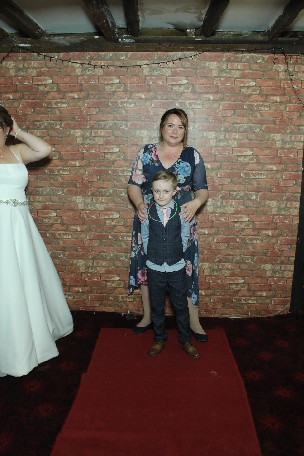 Les & Linda's Wedding  | View more photos from the event at gallery.myphotoboothexperience.co.uk/u/MyPhotoBoothExperienceLtd/Les-Lindas-Wedding