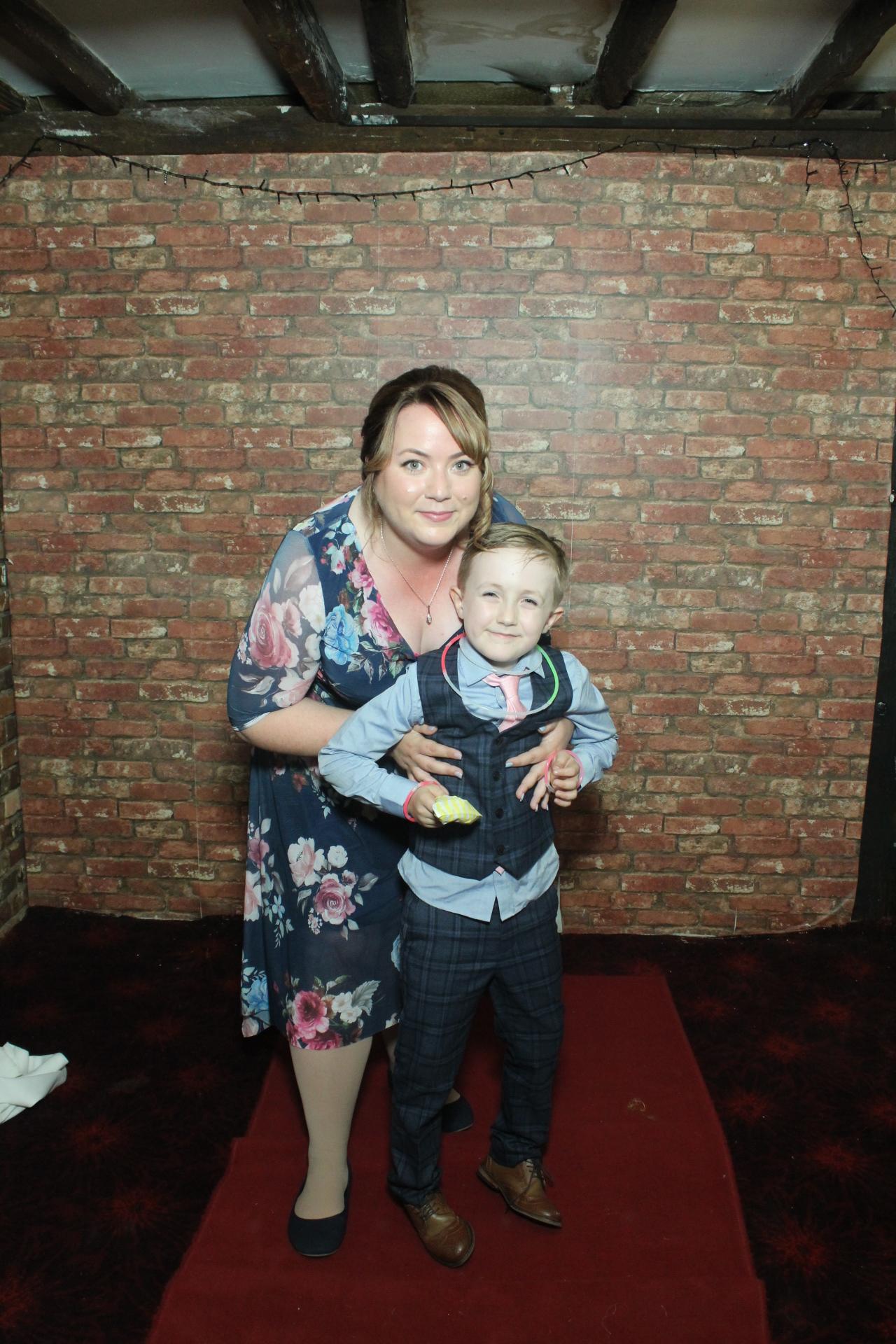 Les & Linda's Wedding  | View more photos from the event at gallery.myphotoboothexperience.co.uk/u/MyPhotoBoothExperienceLtd/Les-Lindas-Wedding