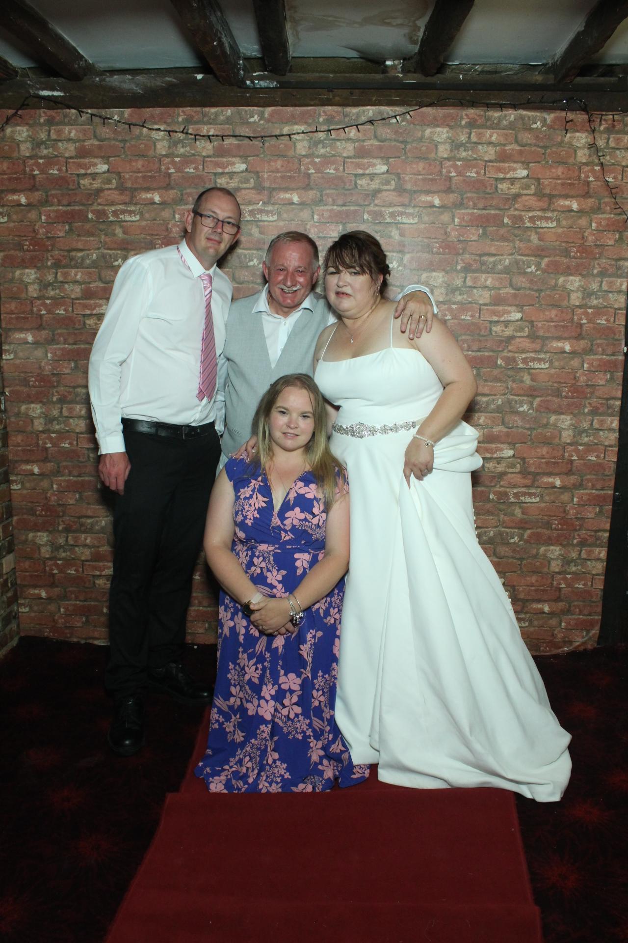 Les & Linda's Wedding  | View more photos from the event at gallery.myphotoboothexperience.co.uk/u/MyPhotoBoothExperienceLtd/Les-Lindas-Wedding